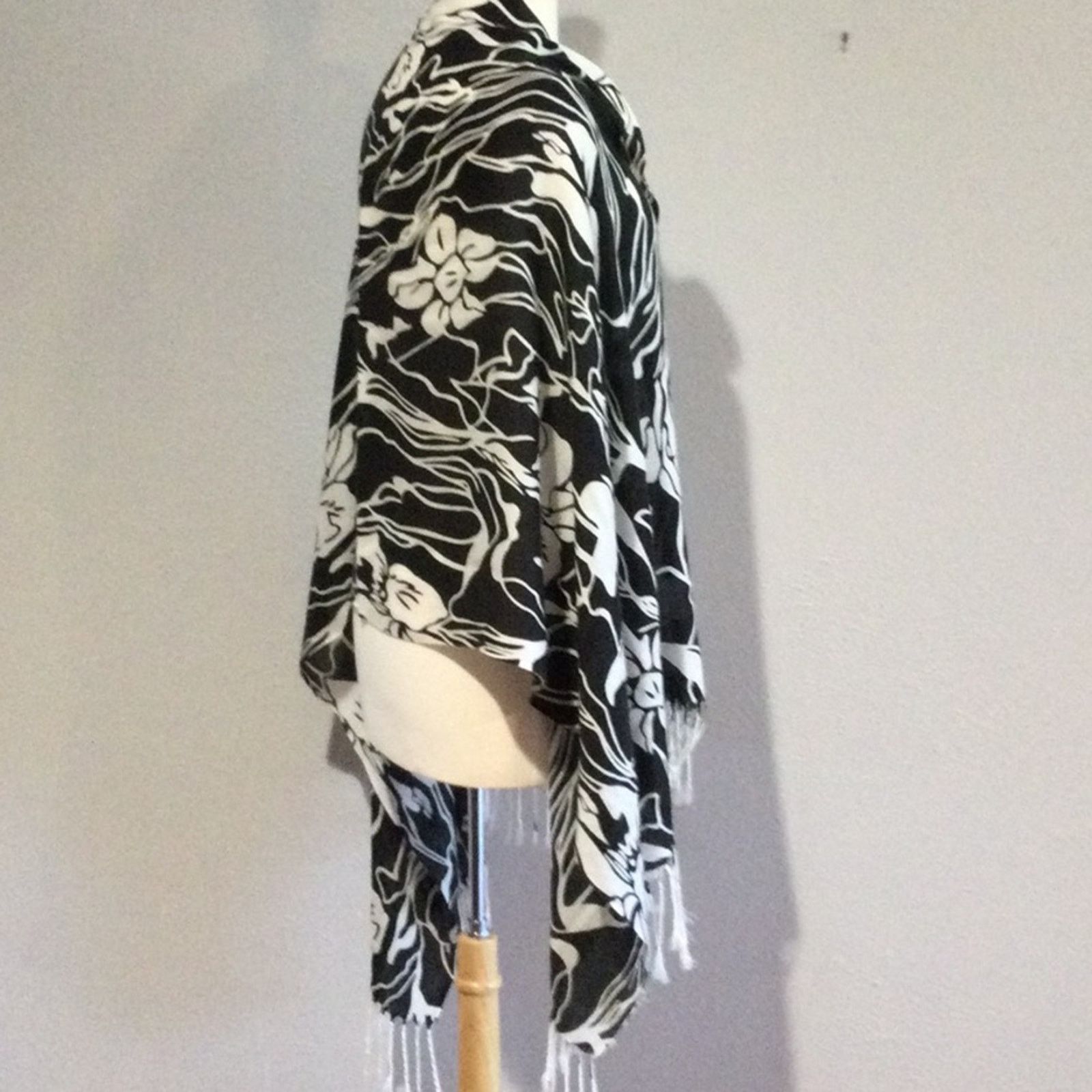 Other Black and White Floral Scarf Wrap w/ Fringe Trim Size ONE SIZE - 5 Thumbnail
