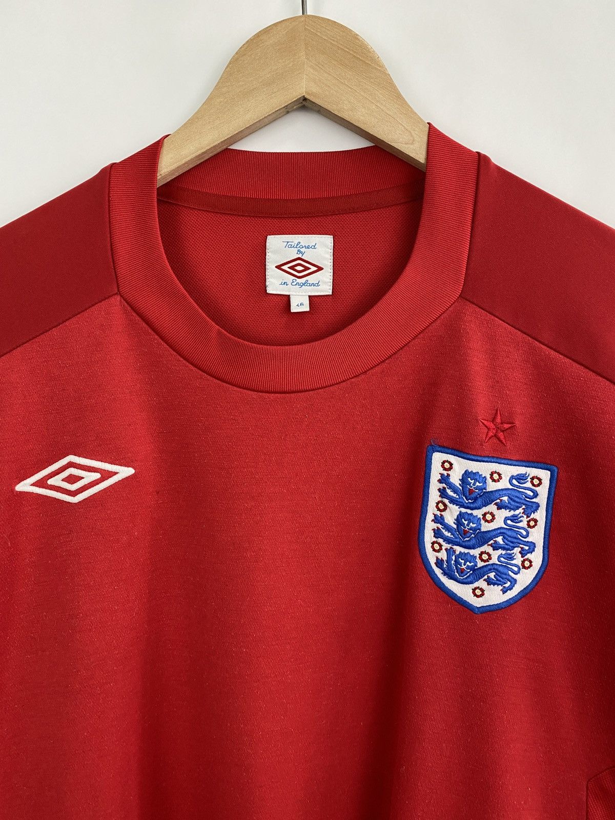 Umbro 🏴󠁧󠁢󠁥󠁮󠁧󠁿 England Umbro 2016 Soccer Jersey Training Rare Retro Size US L / EU 52-54 / 3 - 4 Thumbnail