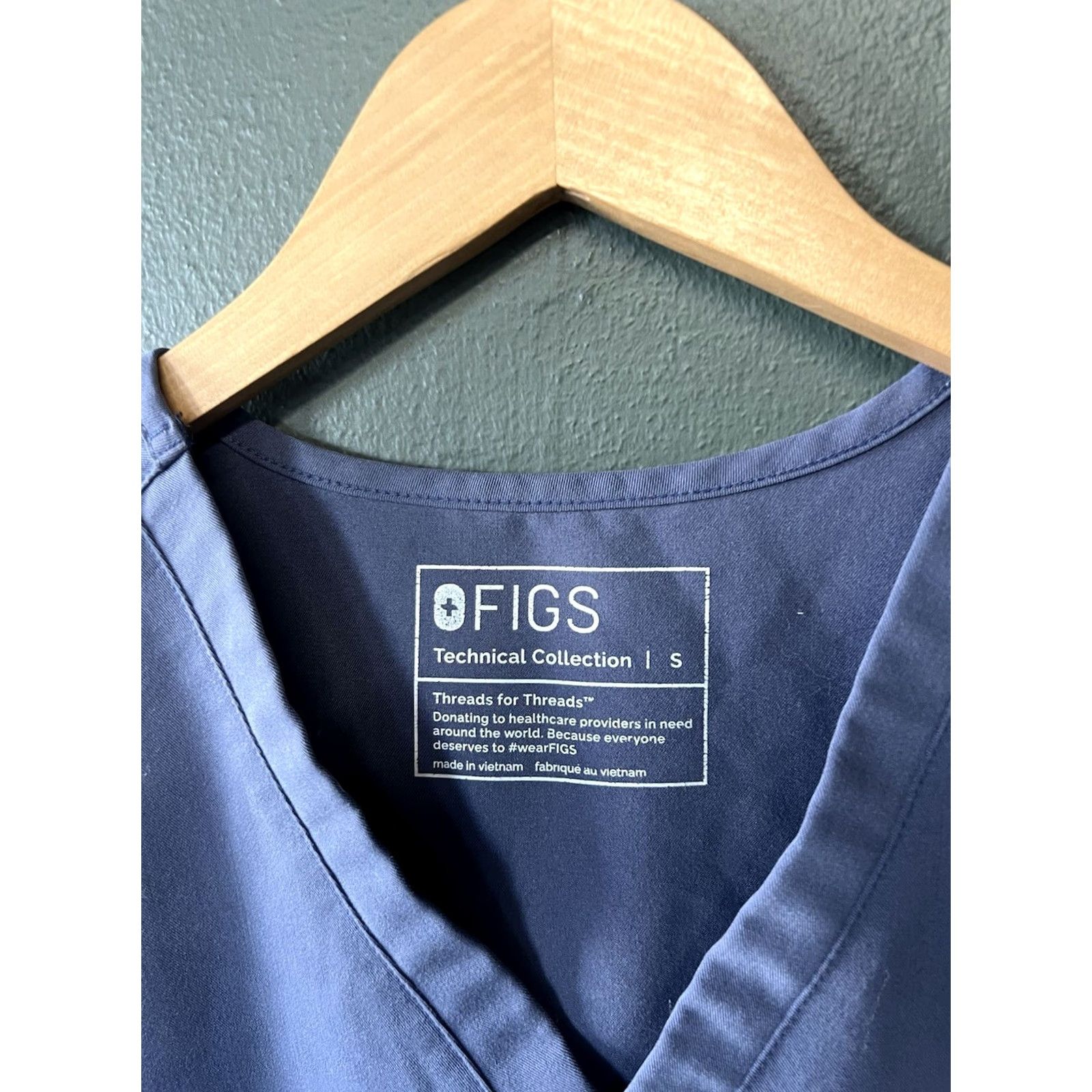 Vintage FIGS Womens Gray Short Sleeve V-neck Scrub Top Size S Size S / US 4 / IT 40 - 3 Thumbnail