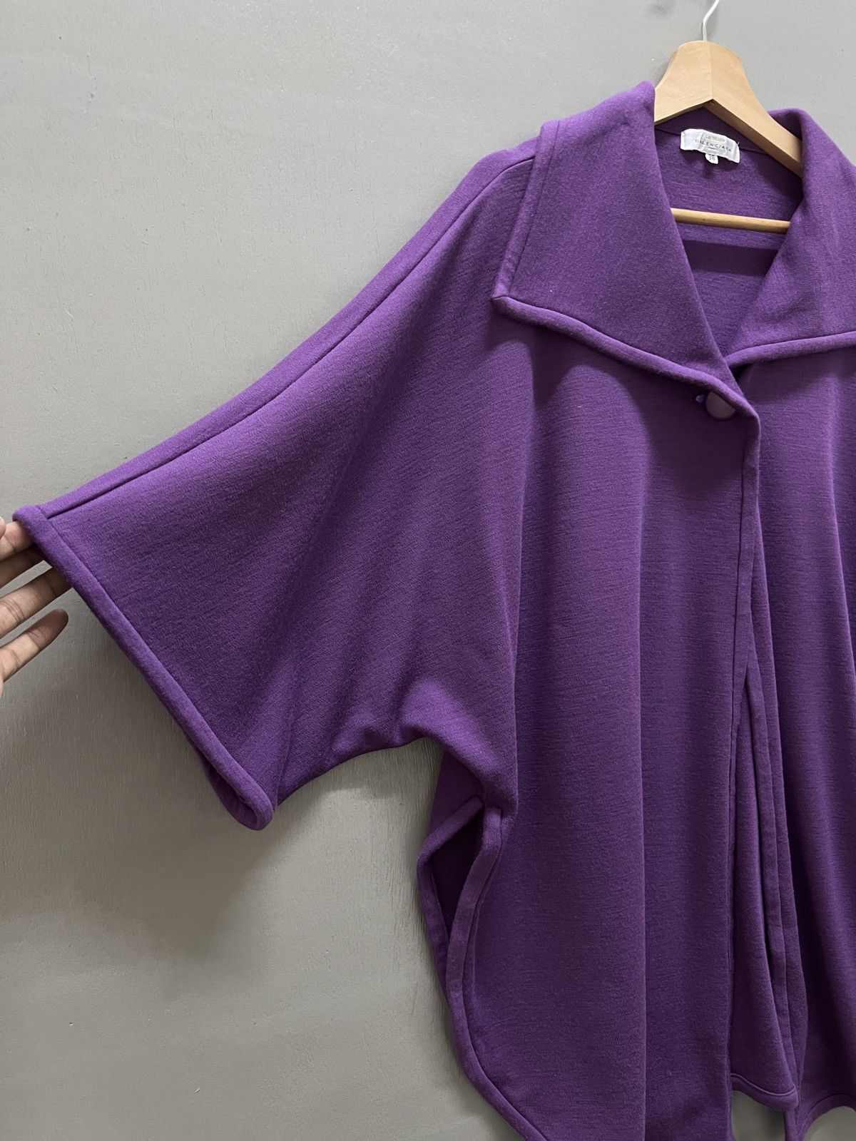 Balenciaga Vintage La Mode Balenciaga Paris Oversize Sweater Ponchos Size US L / EU 52-54 / 3 - 3 Thumbnail