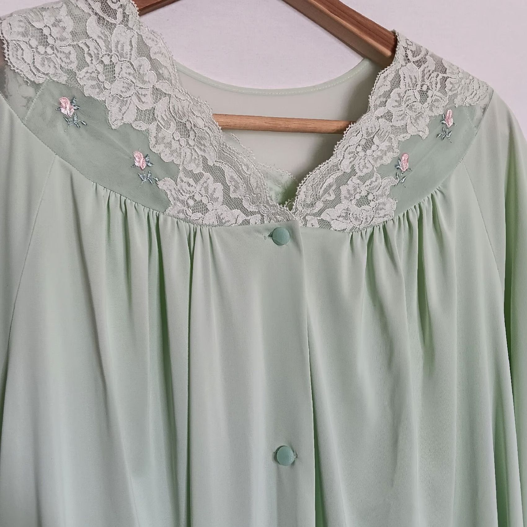 Vintage VINTAGE Shadowline Shadowline Peignoir Nightgown Set Medium 2 Piece Long Green Lace Sexy Vintage Nightgown Green Maxi Eveningwear Intimates Womens Size ONE SIZE - 4 Thumbnail