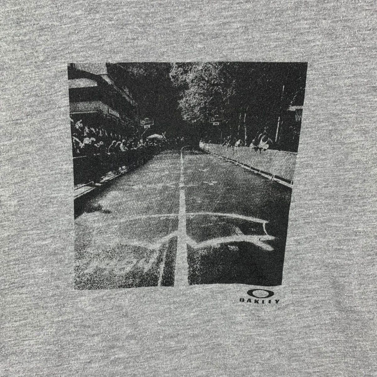 Oakley Vintage OAKLEY SKATEBOARD FOTOFOLIO Road Tee Size US L / EU 52-54 / 3 - 3 Thumbnail