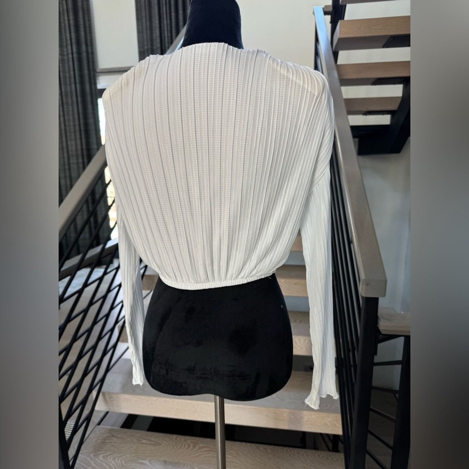 Zara New Zara White V-Neck Women's Top size S Size S / US 4 / IT 40 - 8 Thumbnail
