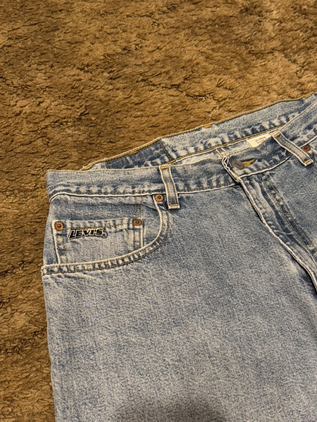 Levi's 90s Levis Embroidered Lightwash Skater Jean Shorts Mens 33 Size US 33 - 2 Thumbnail