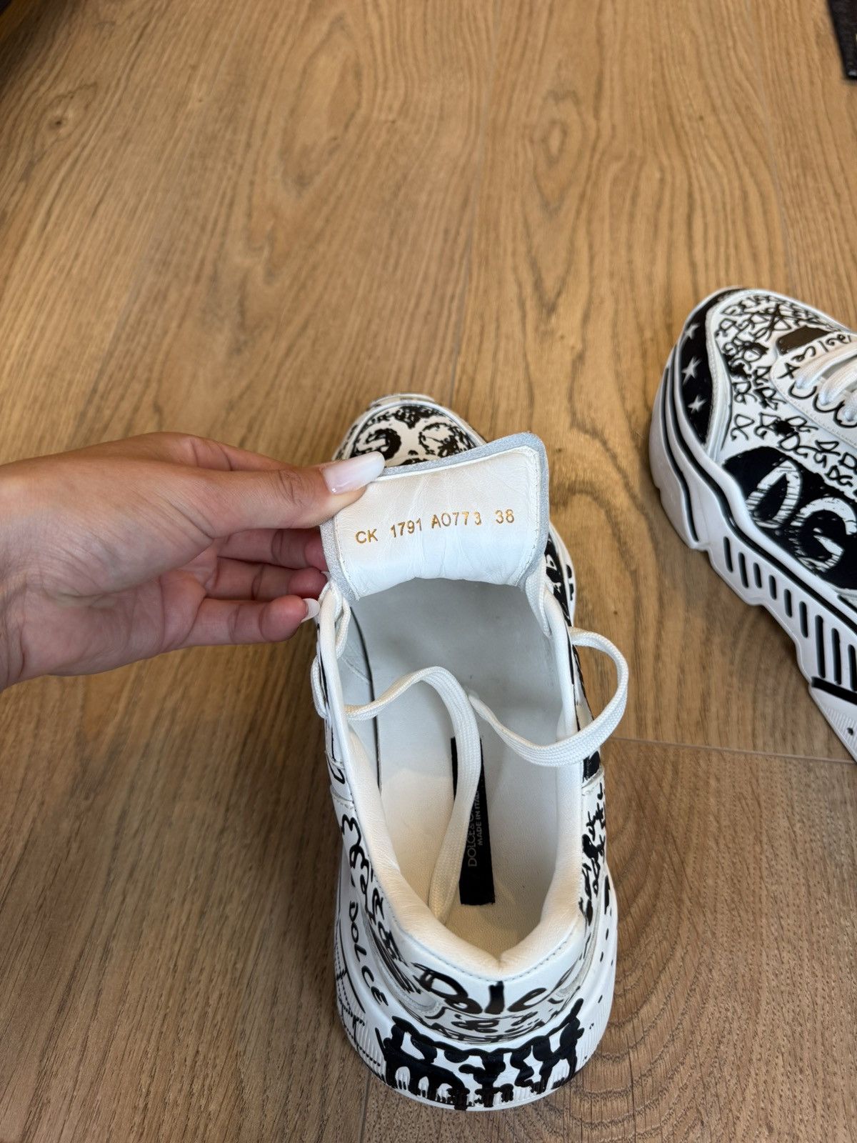 Dolce & Gabbana Hand painted grafitti daymaster sneakers Size US 8 / IT 38 - 7 Thumbnail