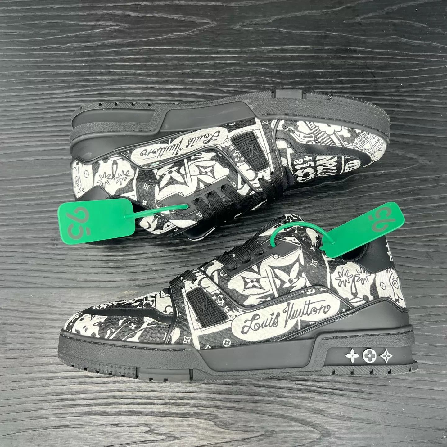 Louis Vuitton LV Trainer Black White Graffiti US7 EU41 Near New Size US 8 / EU 41 - 2 Thumbnail