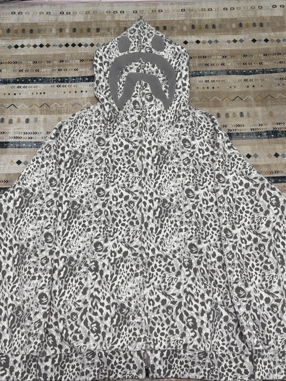 A BATHING APE Leopard Shark Hoodie Size XL