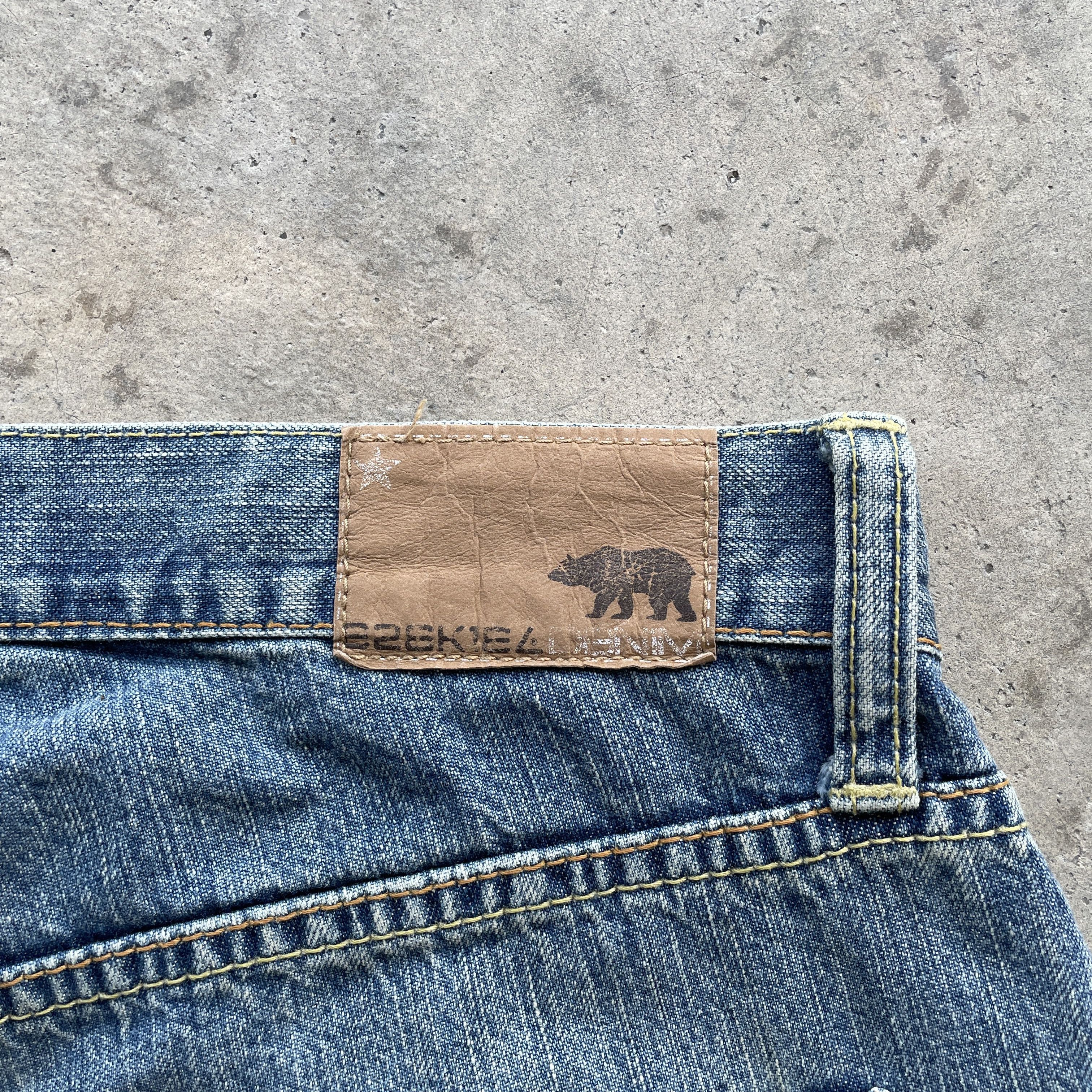 Ezekiel × Japanese Brand × Jean Vintage Ezekie Distressed Fly Button Faded Jeans Denim Pants Size US 30 / EU 46 - 10 Thumbnail