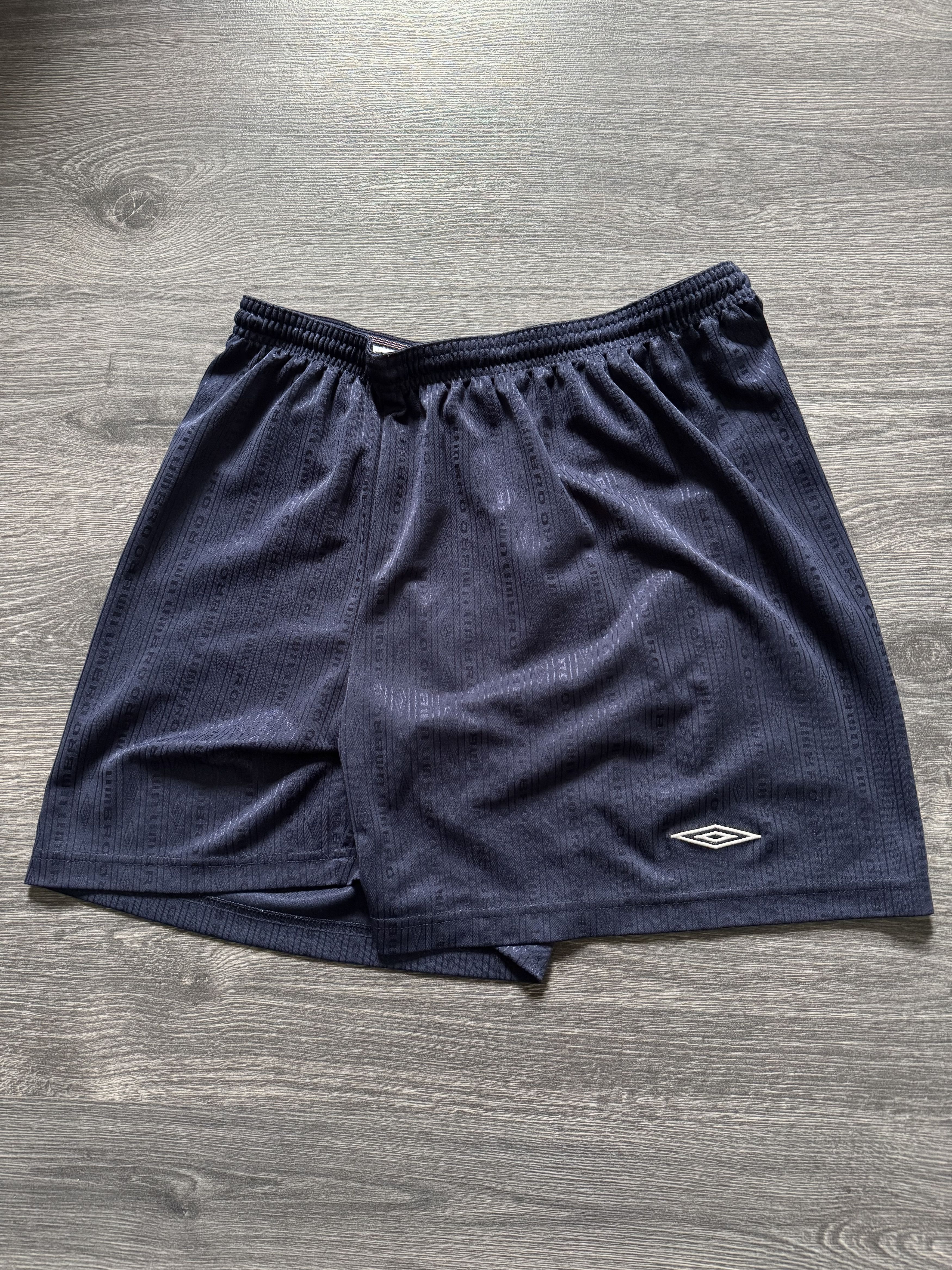 Umbro Vintage 90s Umbro shorts streetwear monogrammed y2k size XL Size US 36 / EU 52 - 5 Thumbnail