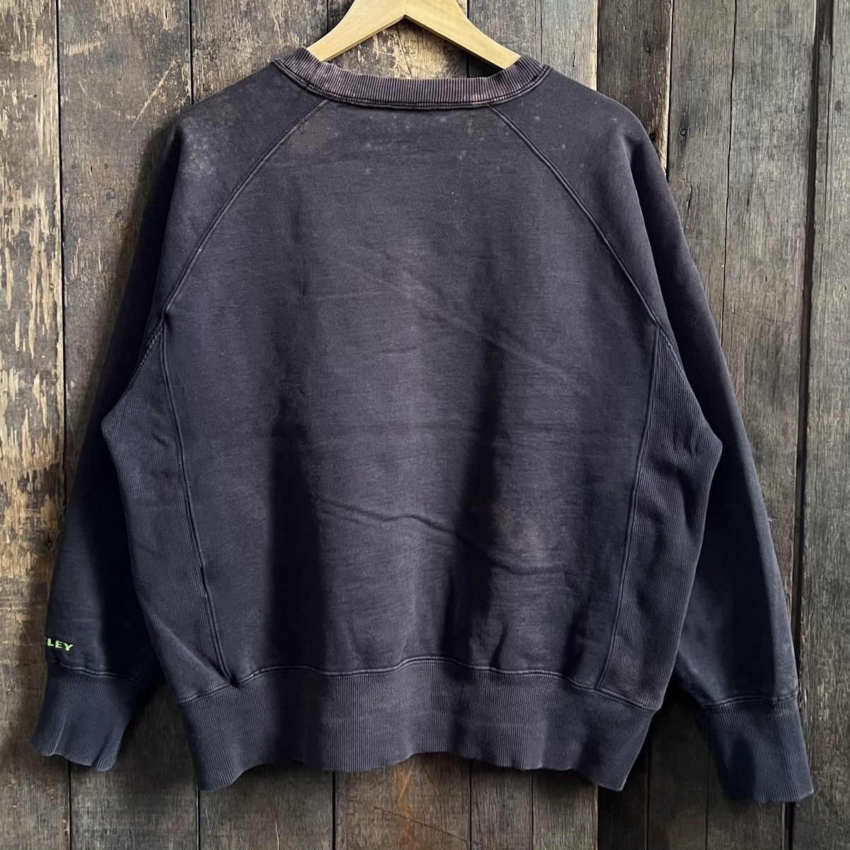 Oakley Vintage Sunfaded Oakley Crewneck Sweatshirt Size US L / EU 52-54 / 3 - 7 Thumbnail