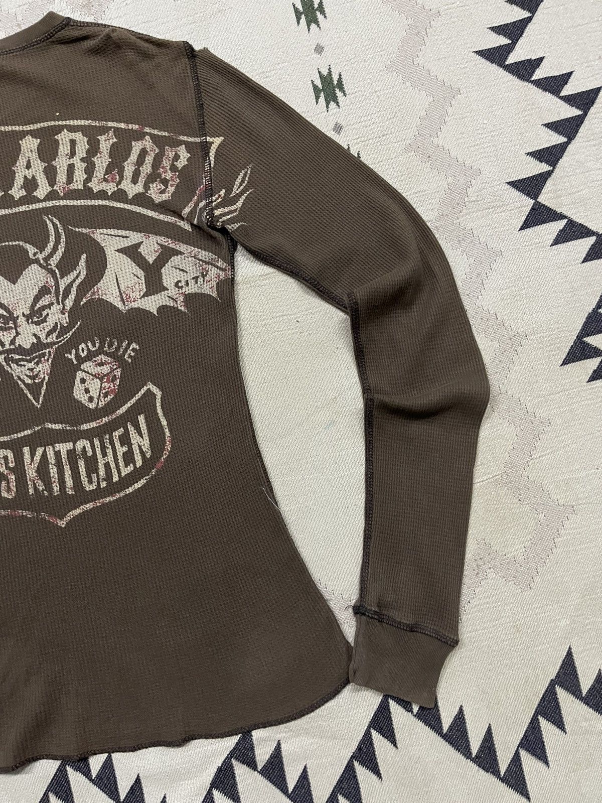 If Six Was Nine 2000s LOS DIABLOS DEVIL GRAPHIC THERMAL LONG SLEEVE SHIRT Size US XS / EU 42 / 0 - 16 Thumbnail