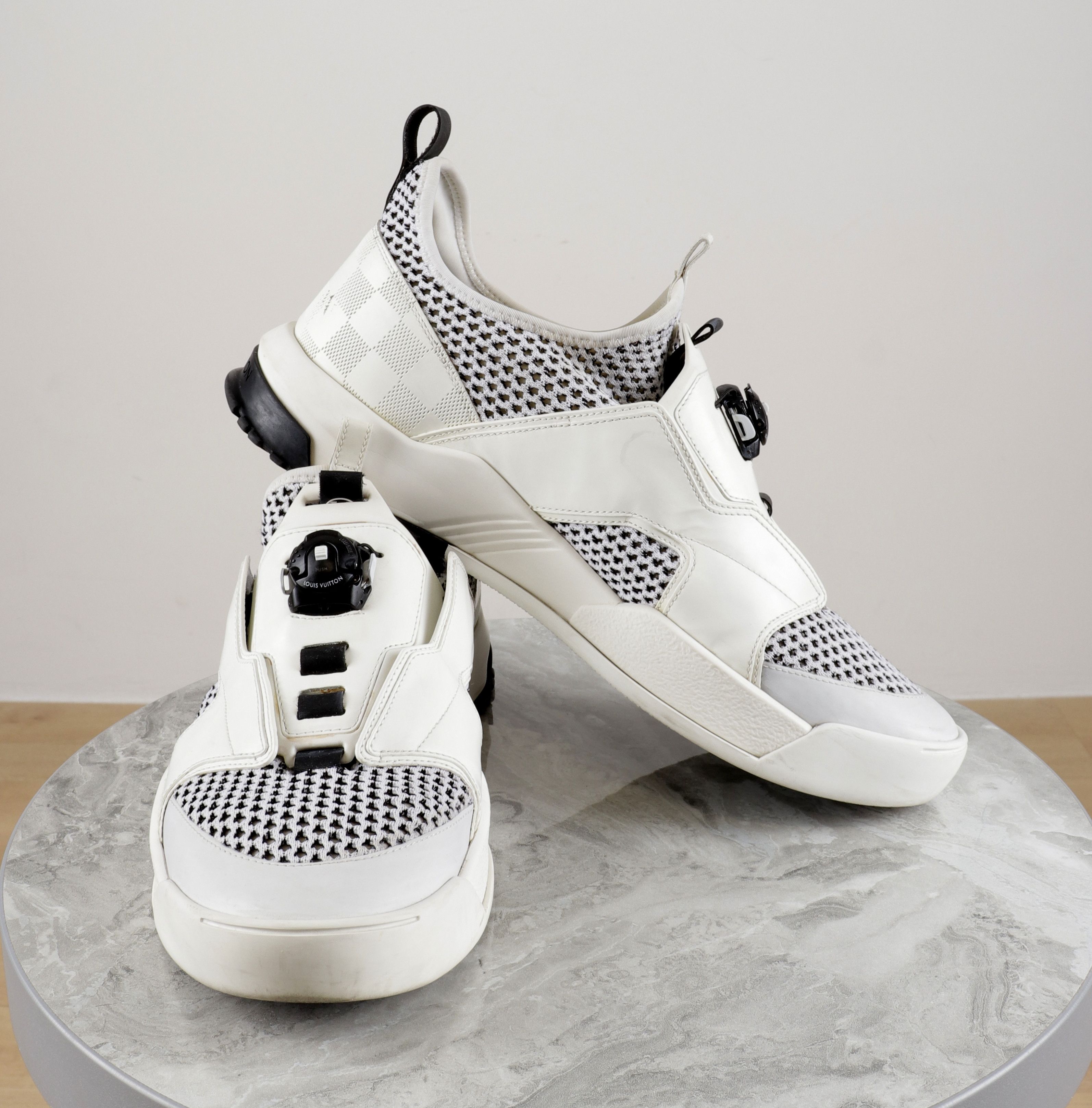 Louis Vuitton LOUIS VUITTON Mesh Leather White Black Low Sneakers Size US 10 / EU 43 - 11 Thumbnail