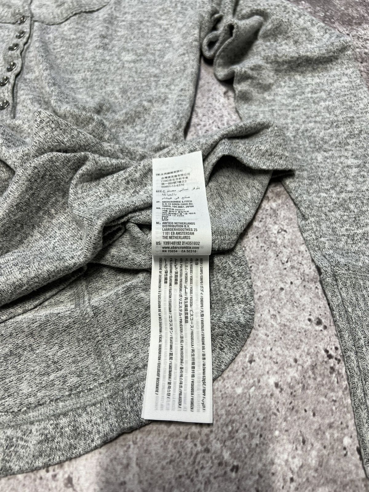 Abercrombie & Fitch y2k abercrombie & fitch 2000’s grey long sleeve henley top Size M / US 6-8 / IT 42-44 - 11 Thumbnail