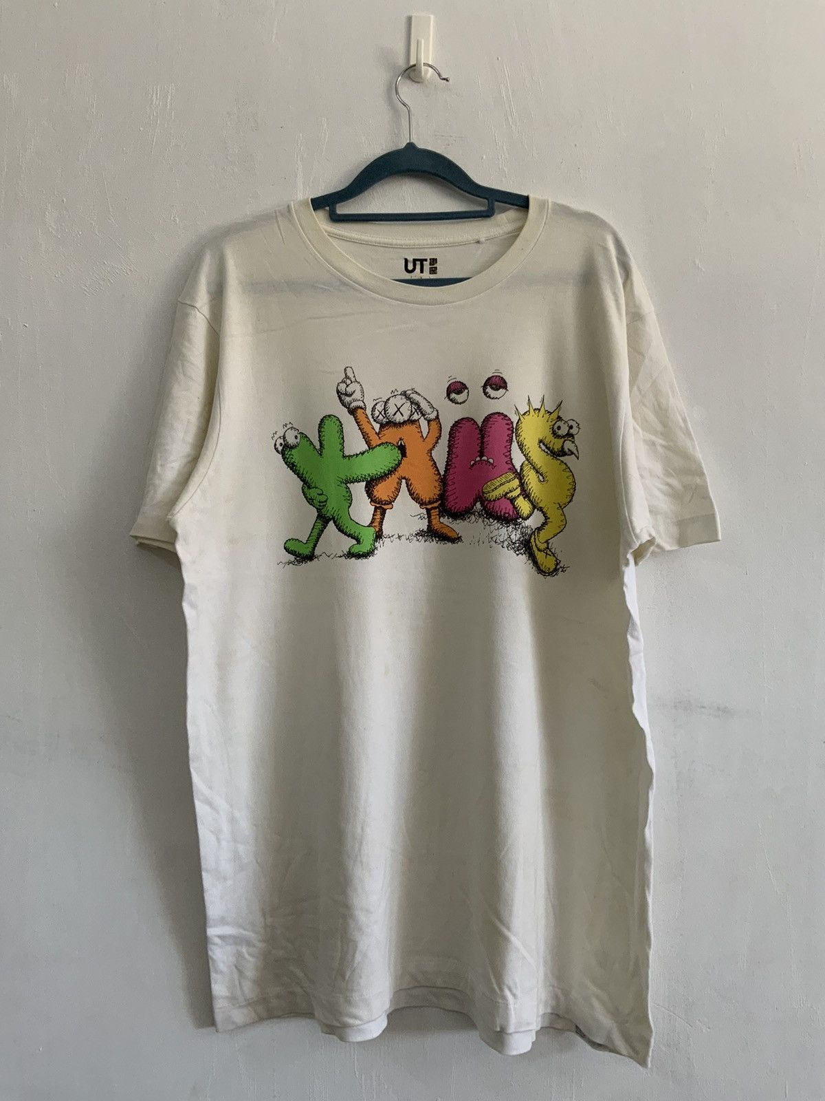 Kaws × Uniqlo Kaws Big Logo Uniqlo Tee Size US XL / EU 56 / 4 - 1 Thumbnail