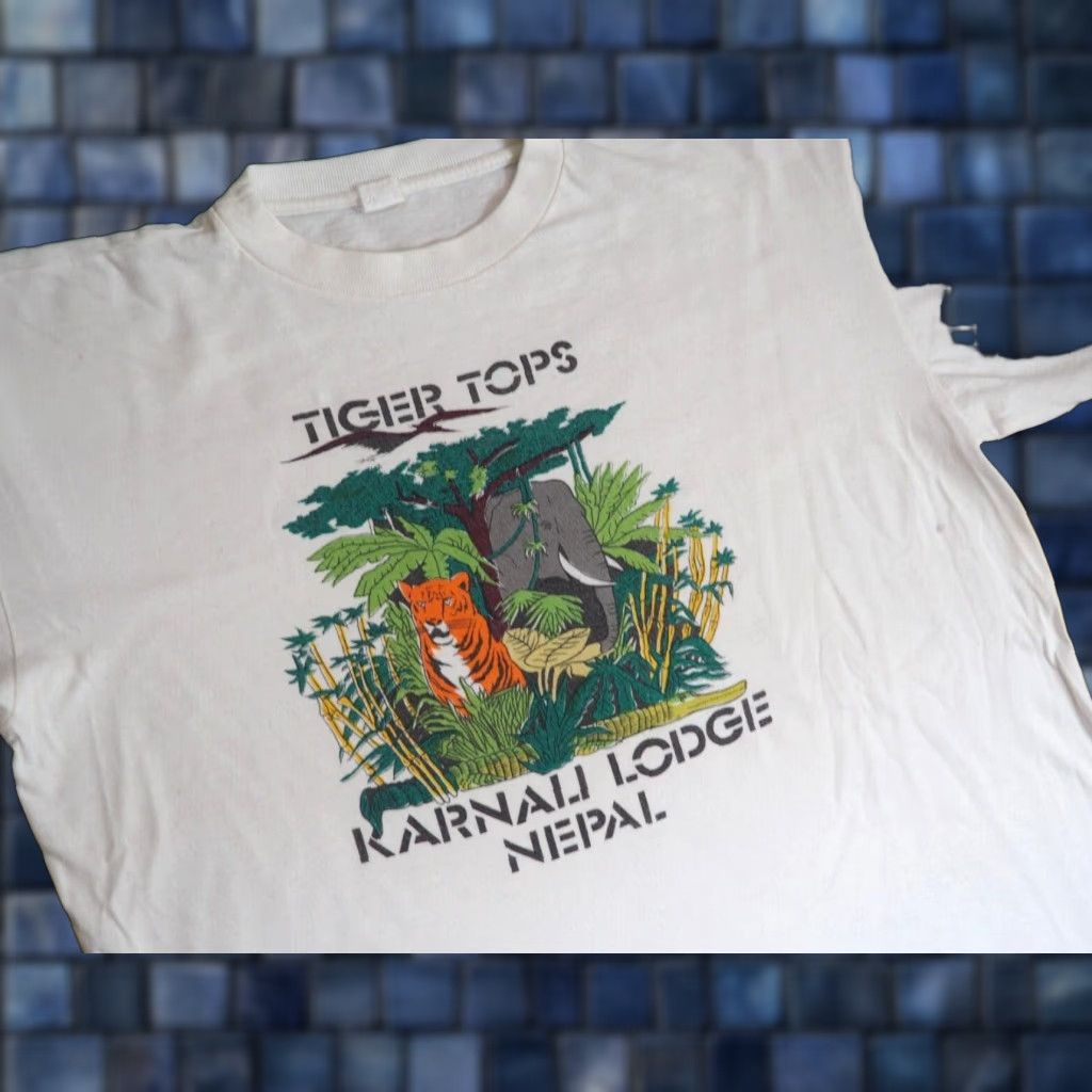 Vintage VTG 90s Karnali Lodge NEPAL Nature Tiger Art Travel White Tee T-Shirt L Men Short Sleeve Cotton Graphic Tee Shirt 1990s Han? Size US L / EU 52-54 / 3 - 1 Thumbnail