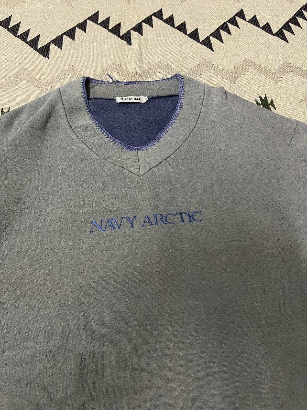 Boneville 1980s BONEVILLE “NAVY ARCTIC” V NECK SWEATSHIRT Size US M / EU 48-50 / 2 - 9 Thumbnail