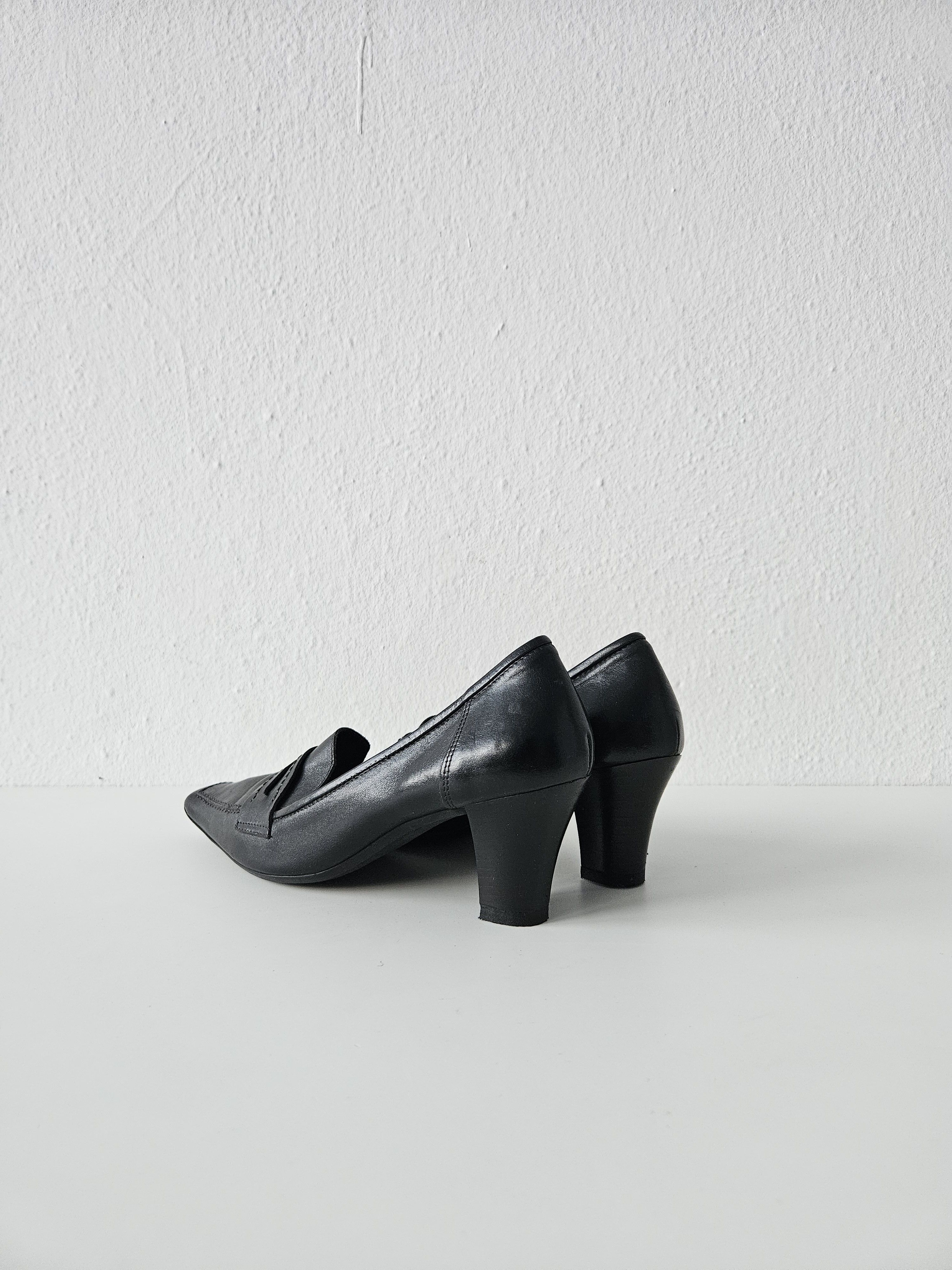 Vintage Vintage long toe leather heels Size US 9 / IT 39 - 8 Thumbnail