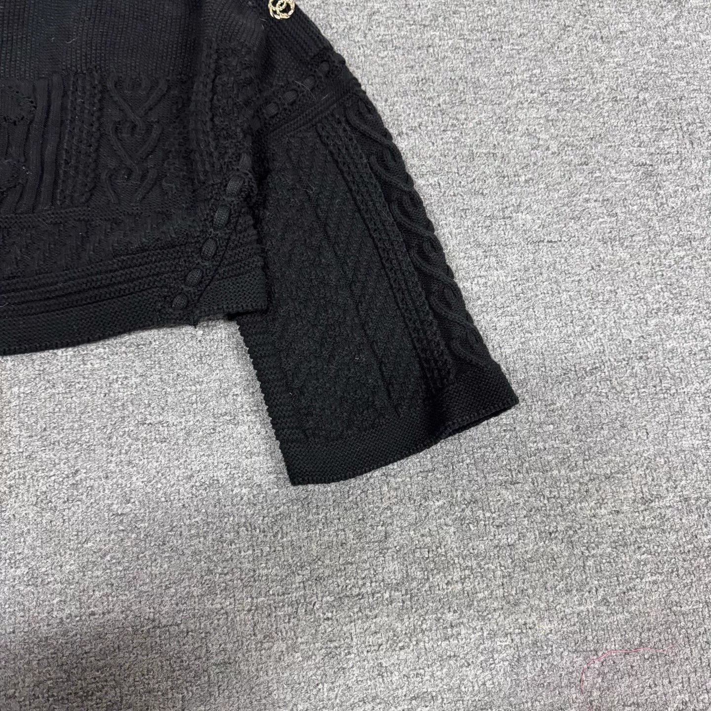 Chanel Chanel Women Off-the-shoulder Large CC Logo Knit Sweater 34 Size XS / US 0-2 / IT 36-38 - 6 Thumbnail