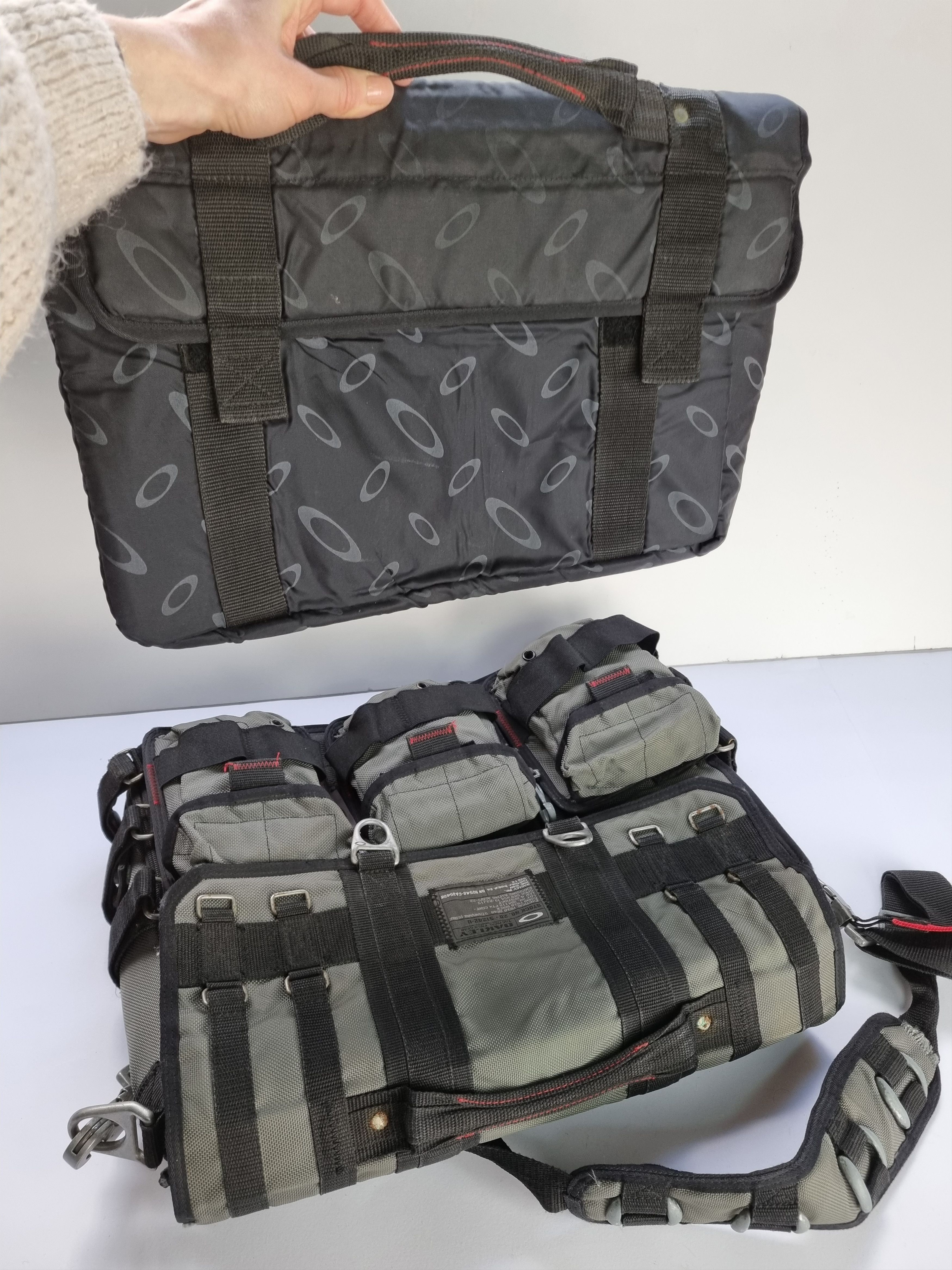 Oakley Iconic Oakley Tactical MultiPockets Messenger Laptop Bag Size ONE SIZE - 3 Thumbnail