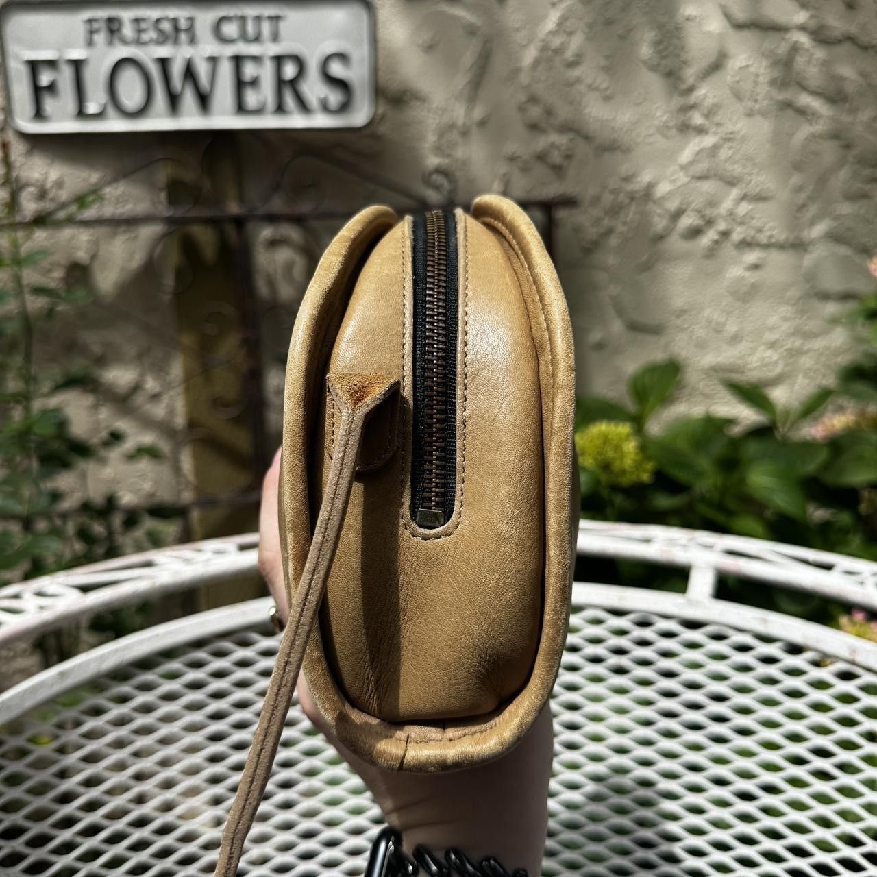 Coach Vintage 90’s Coach Tan Leather Crossbody Size ONE SIZE - 5 Thumbnail