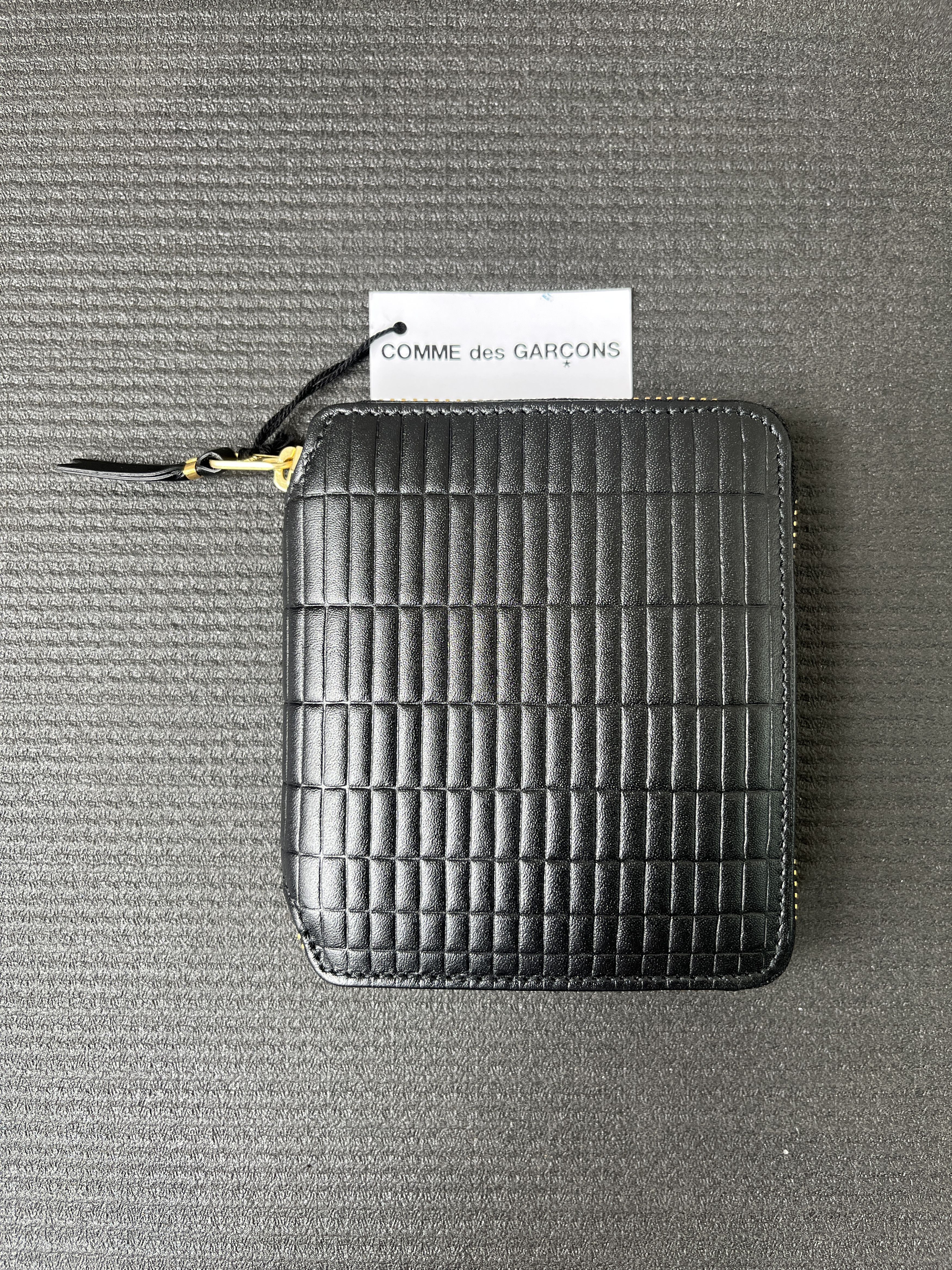 Comme des Garcons Comme des Garcons Embossed Grid Full Zip Around Wallet Size ONE SIZE - 1 Thumbnail
