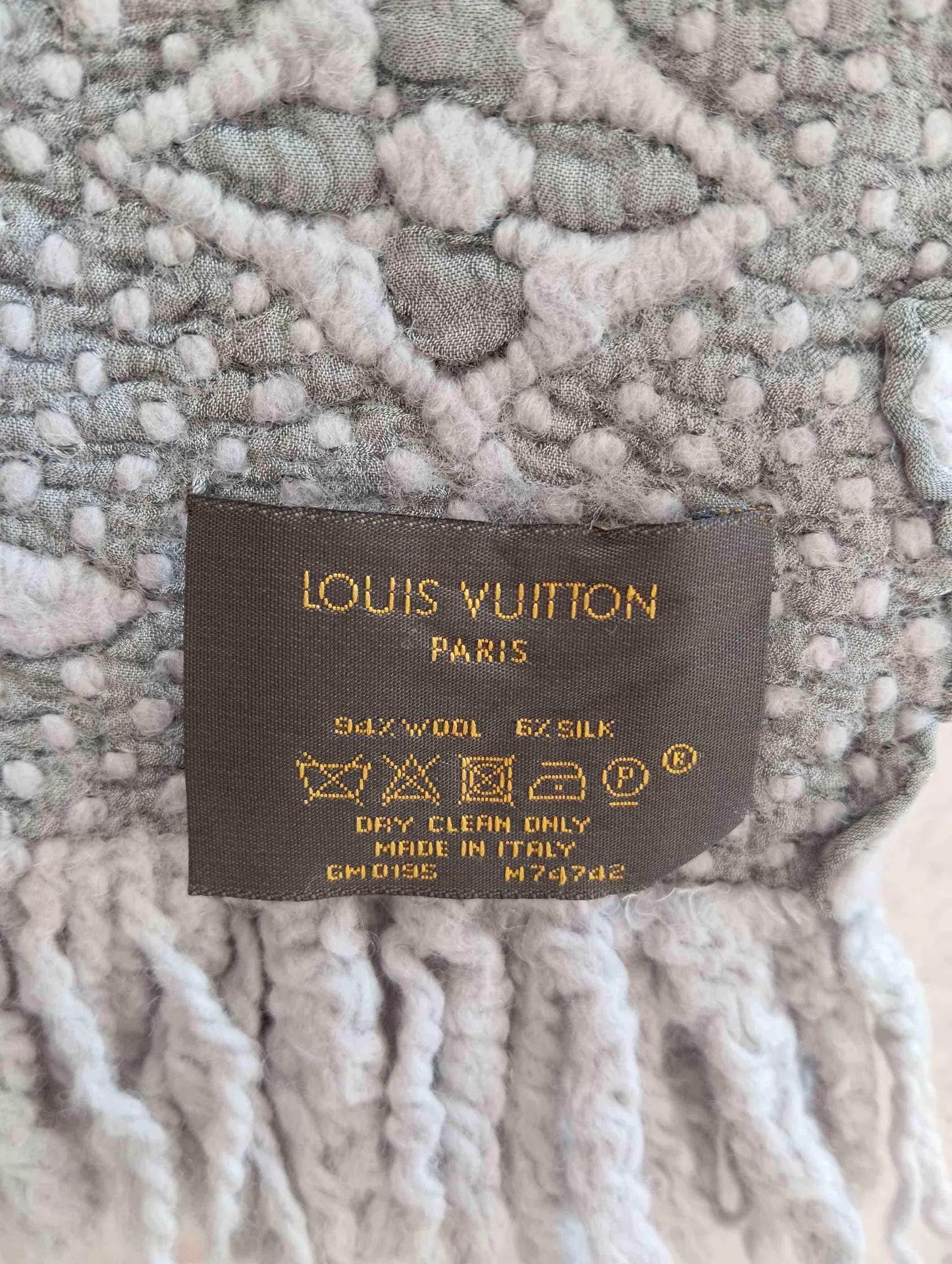 Louis Vuitton LV Gray Reversible Scarf 95 New Size ONE SIZE - 3 Thumbnail