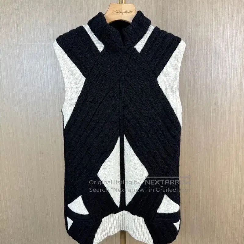 Givenchy Givenchy Black and White Knit Sweater Vest . Size XS / US 0-2 / IT 36-38 - 1 Thumbnail
