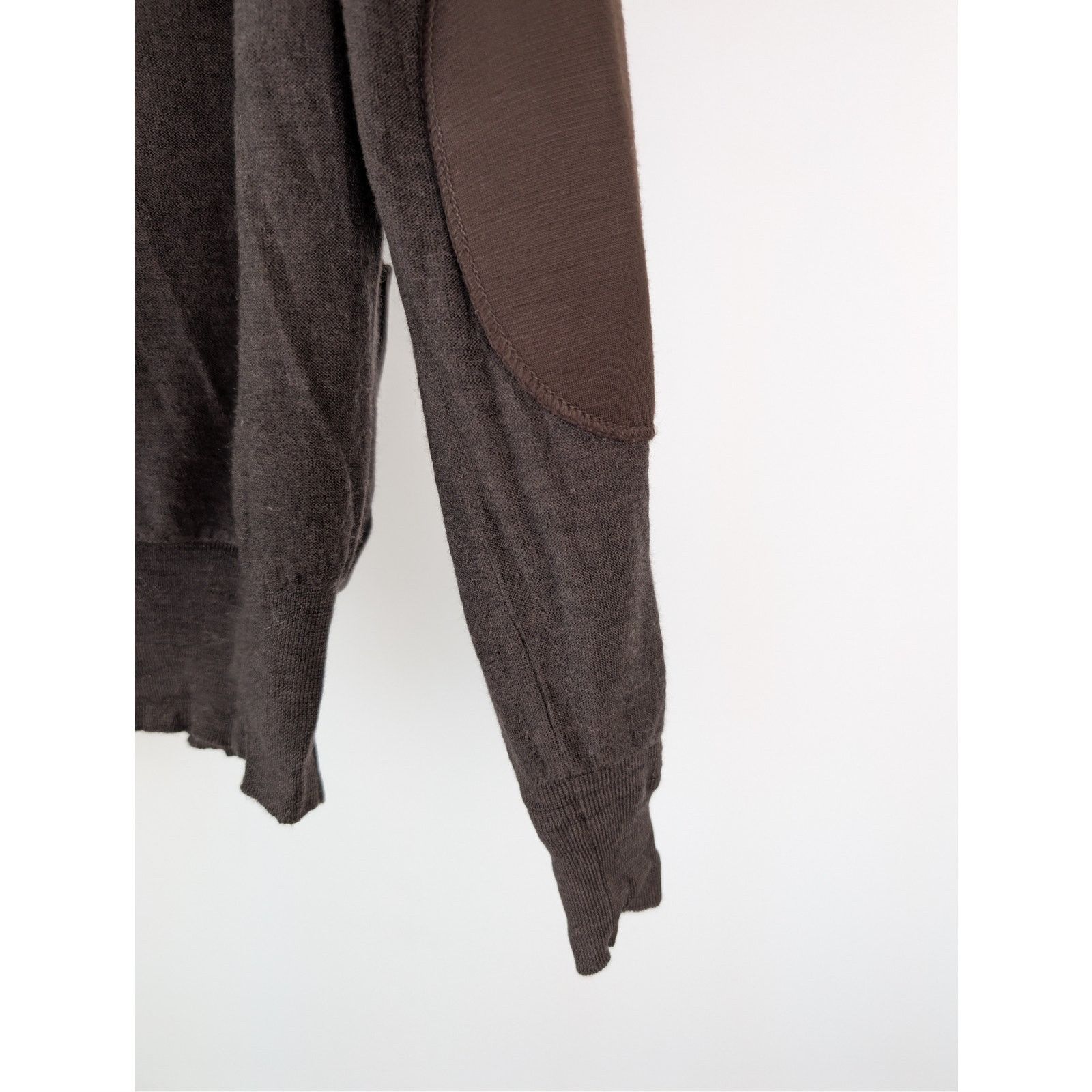 Tom Ford o1rshd1 CC20 V-Neck Cardigan is a dark brown Size US M / EU 48-50 / 2 - 12 Thumbnail