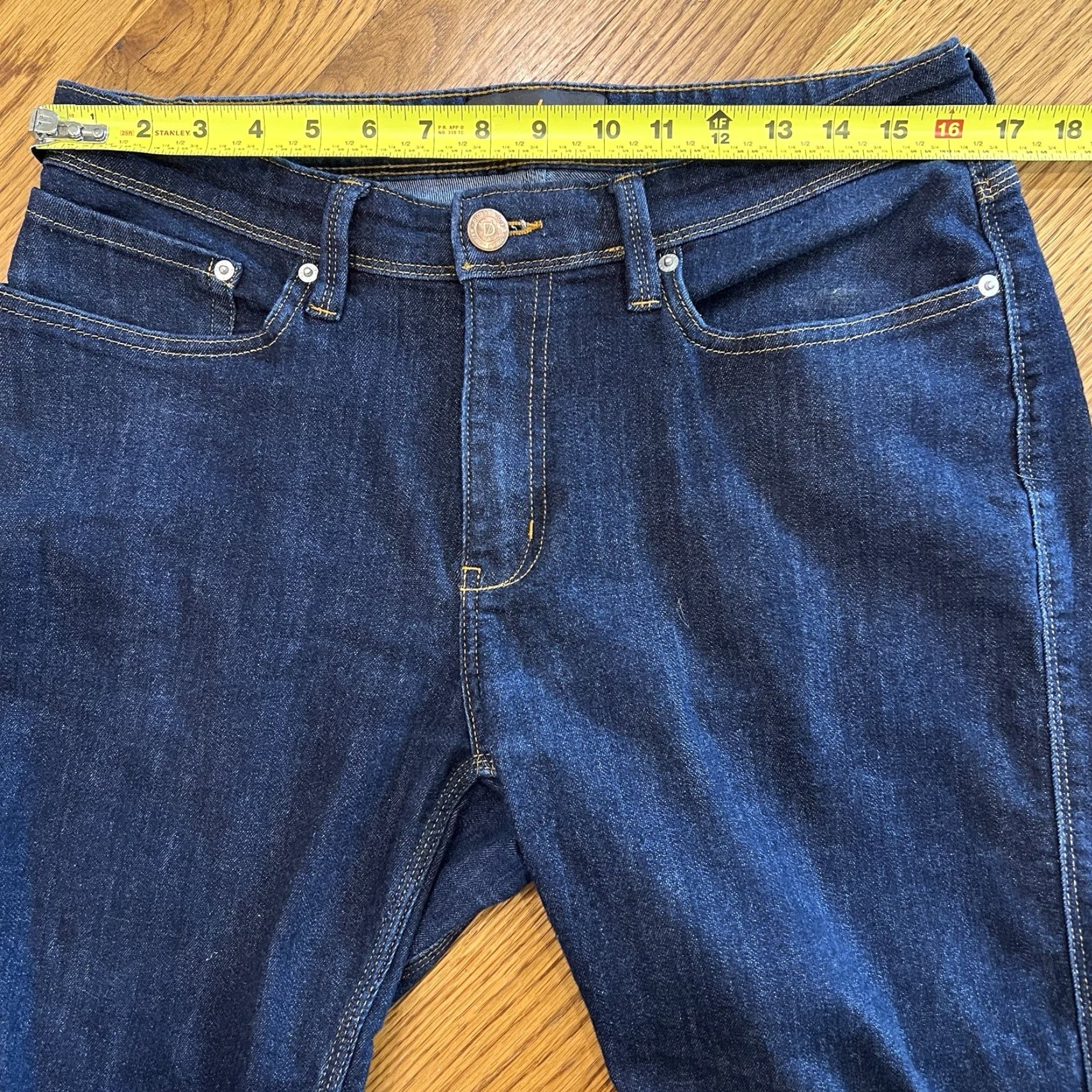 Vintage DU/ER L2X Relaxed Taper Dark Wash Jeans 33x30 Mens 5-Pocket Denim Blue Slimming City Hipster USA Size US 33 - 5 Thumbnail