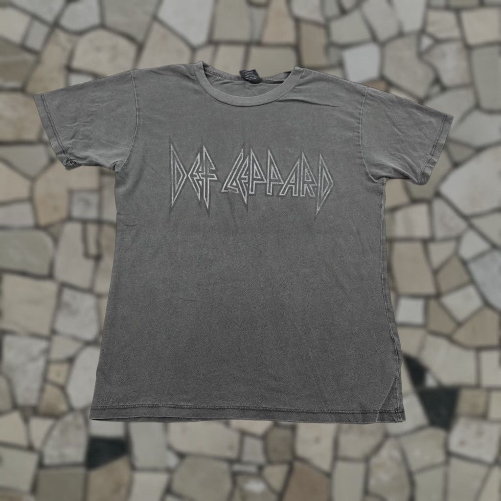 Vintage Def Leppard Shirt Daydreamer Shirt Women XS Gray Rock Band Concert Top Womens Size XS / US 0-2 / IT 36-38 - 1 Thumbnail