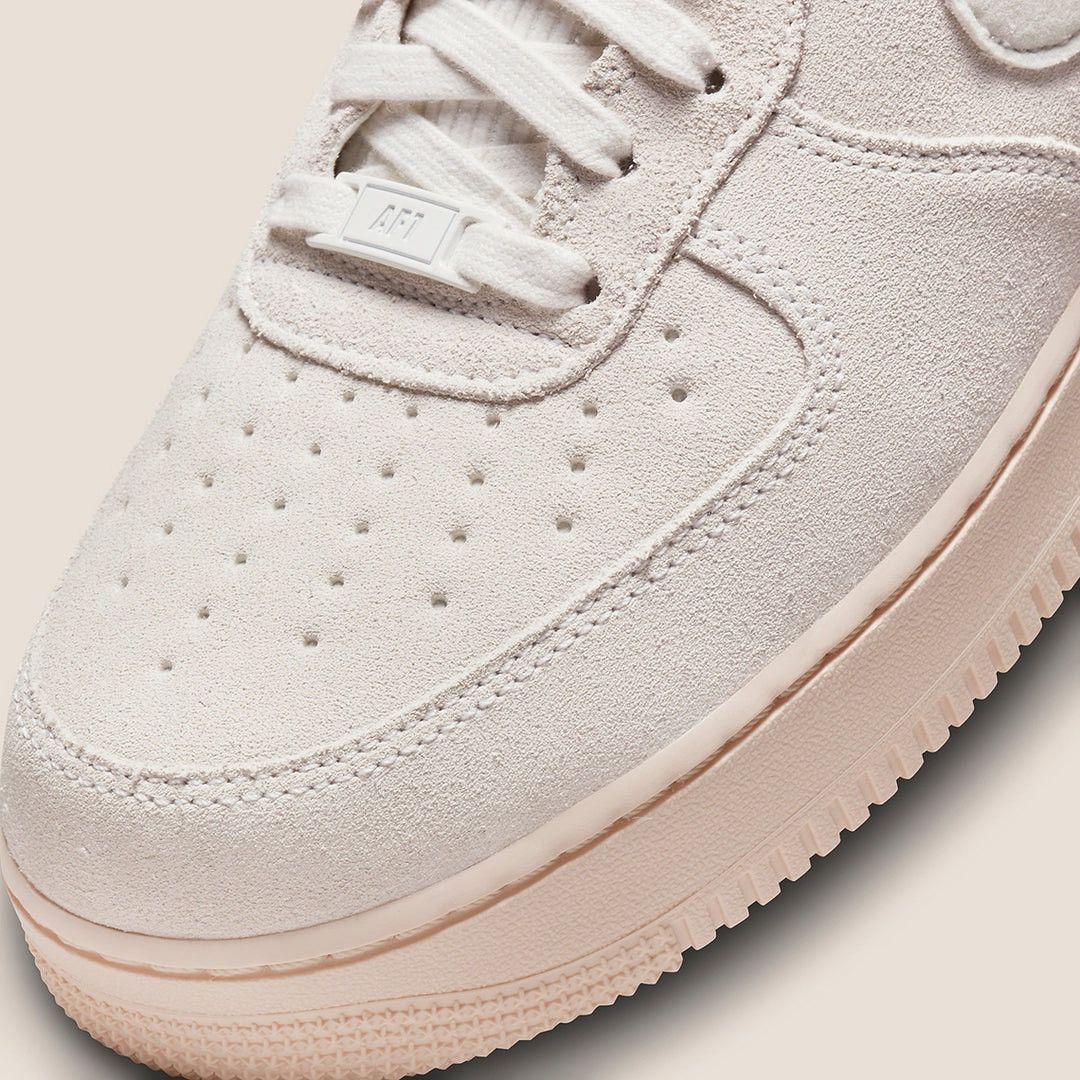 Nike WiNTER 2021 AiR FORCE 1 PREMiUM SUMMiT WHiTE PEARL SUEDE AF1 Size US 9.5 / EU 42-43 - 1 Thumbnail
