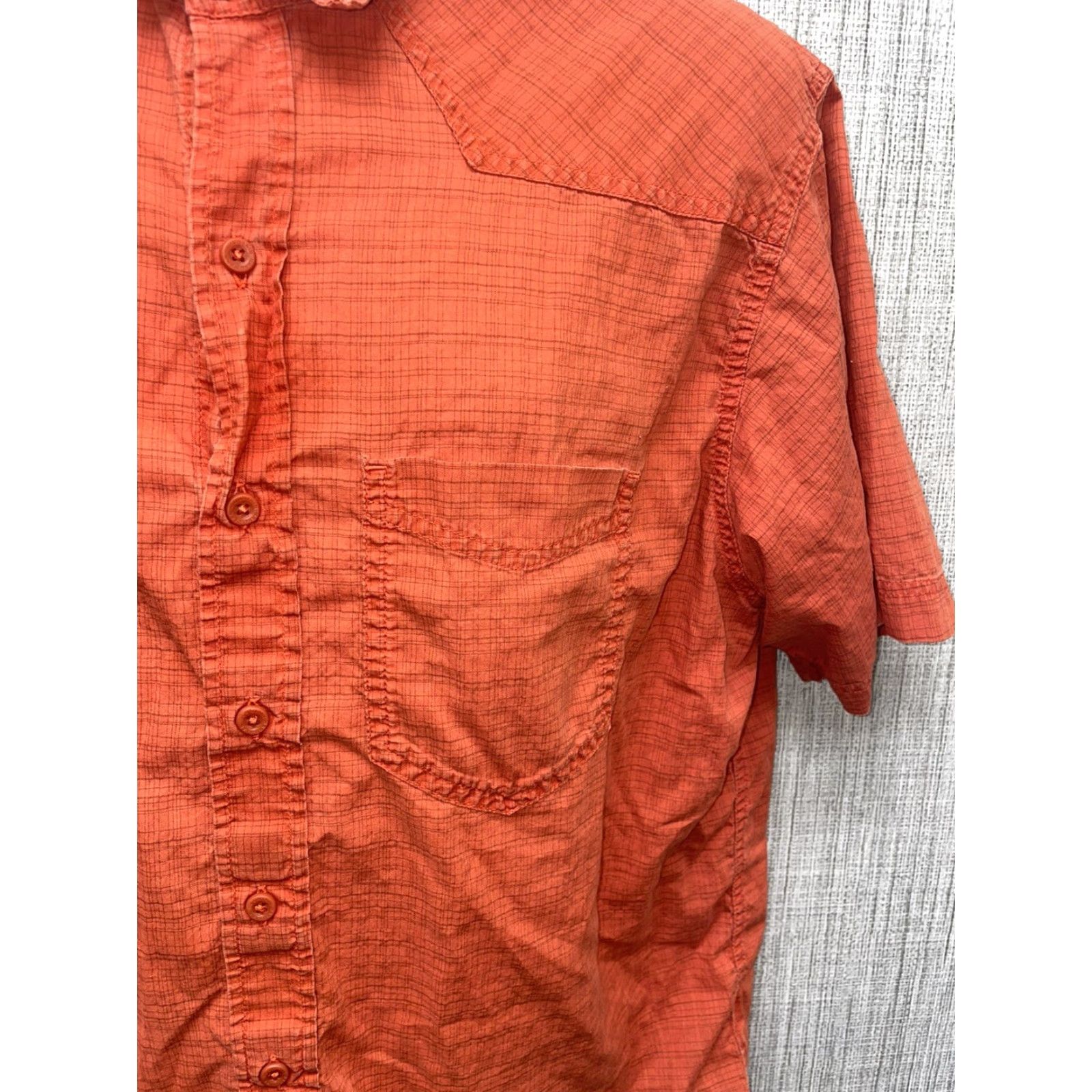 Mountain Hardwear VINTAGE Mountain Hardwear Button-Down Shirt Mens L Orange Short Sleeve Shirt Mens L Orange Mountain Hardwear Shirt (adjust if not vintage) Size US L / EU 52-54 / 3 - 4 Thumbnail