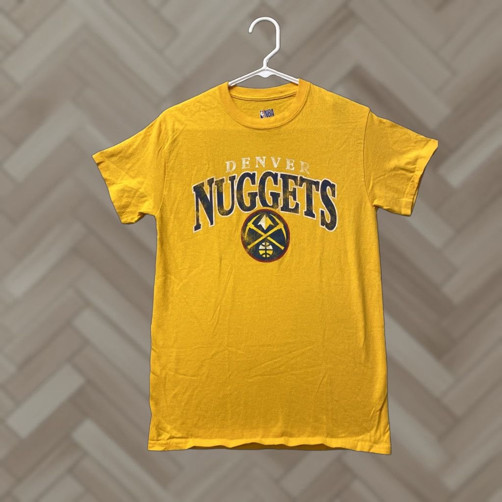 NFL NBA Denver Nuggets T-Shirt Mens Small Graphic Logo Cotton Crew Neck Football Tee Size US M / EU 48-50 / 2 - 1 Thumbnail