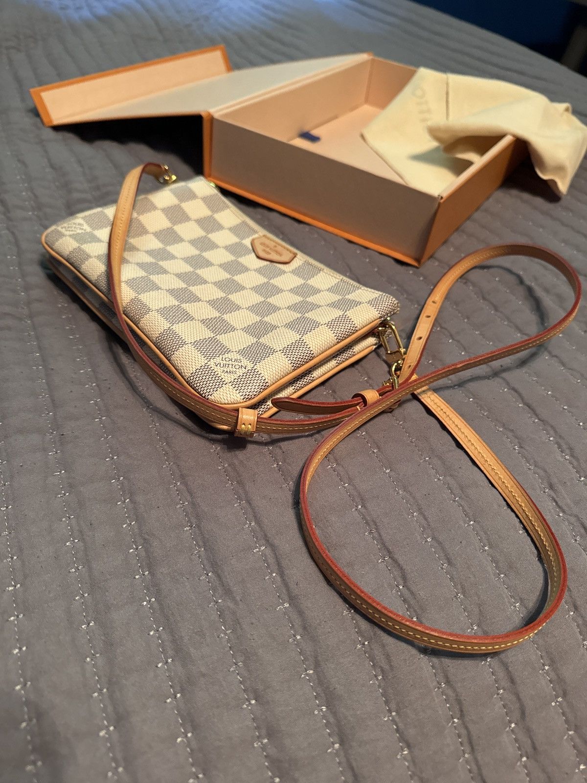 Louis Vuitton LV Double Zip Pochette Leather Convertible Clutch Size ONE SIZE - 23 Thumbnail