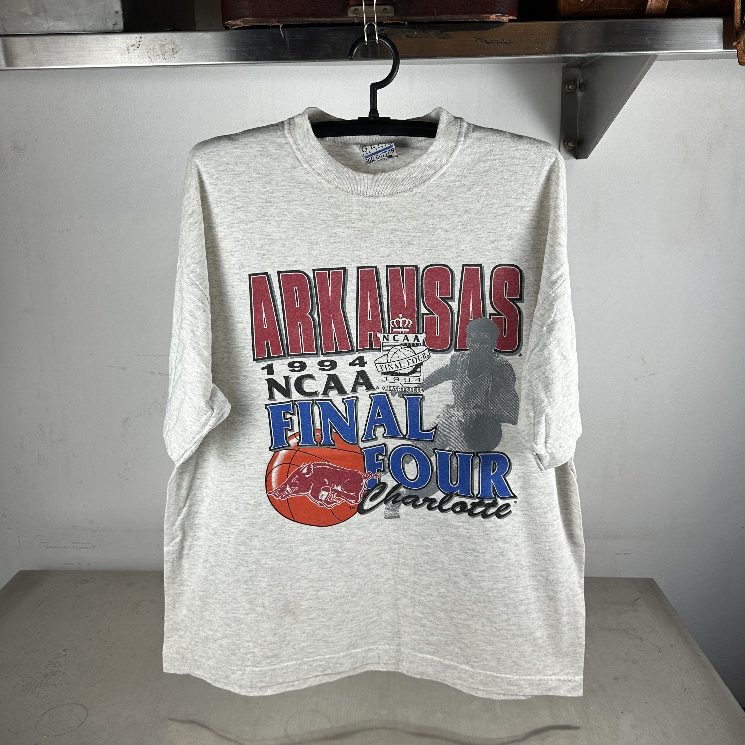 Vintage ​​​1994 Arkansas Razorbacks NCAA Basketball Final Four​ Tee Size US XL / EU 56 / 4 - 1 Thumbnail