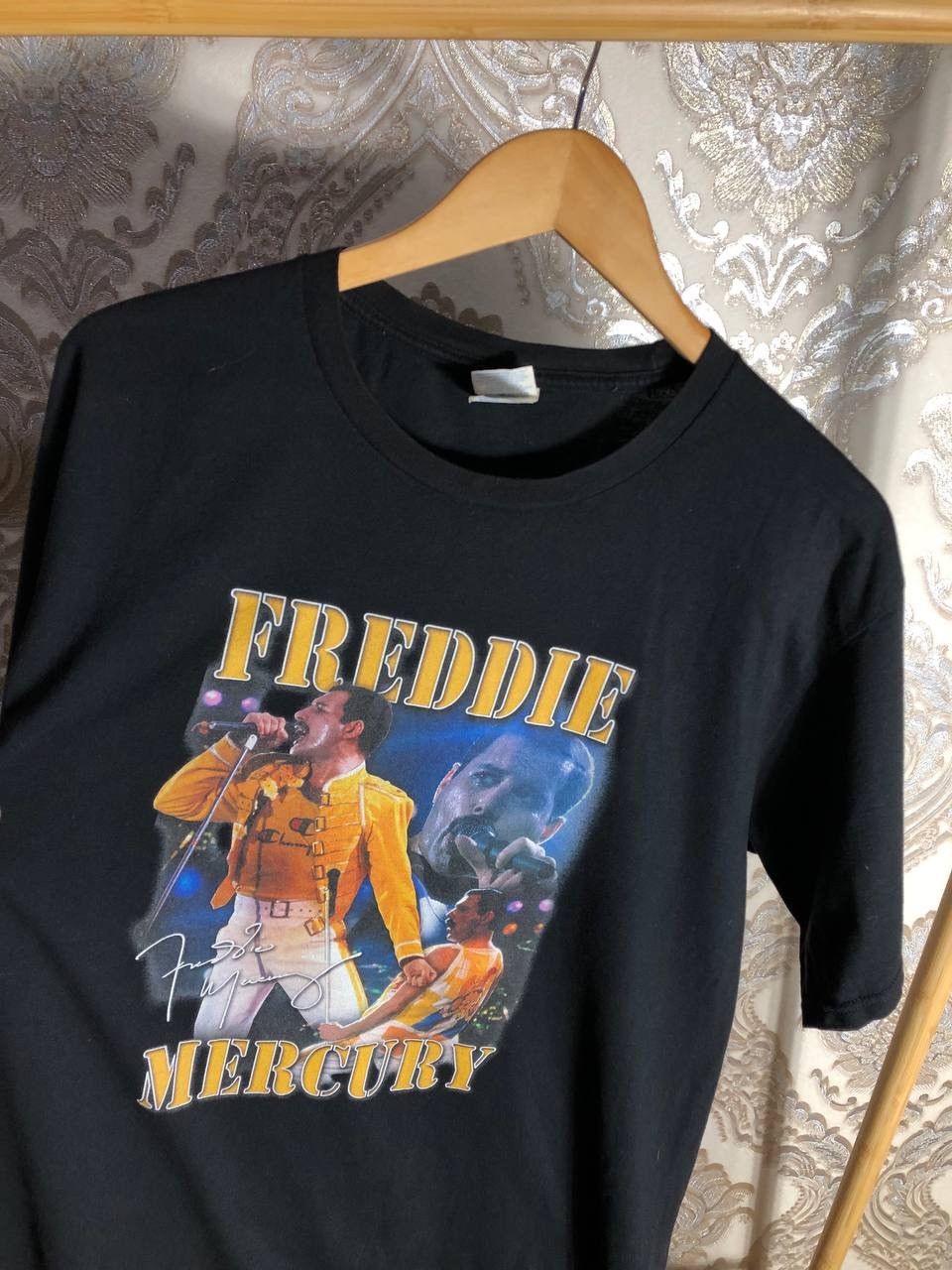 Vintage VERY RARE QUEEN FREDDIE MERCURY TOUR T-SHIRT BIG LOGO 90s Size US XL / EU 56 / 4 - 2 Thumbnail