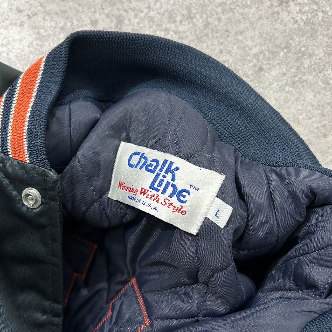 Chalk Line × NCAA × Vintage VTG 90s NCAA UNIVERSITY OF ILLINOIS SPELLOUT SATIN JACKET Size US L / EU 52-54 / 3 - 4 Thumbnail