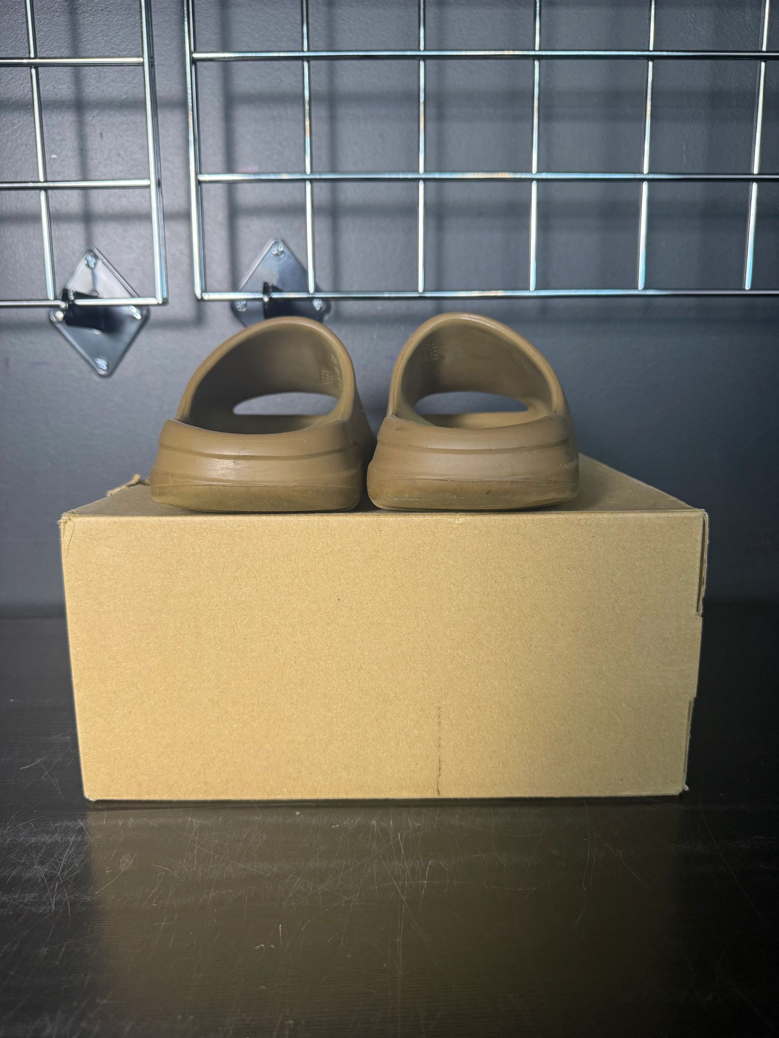 Yeezy Adidas Yeezy Slide "Core" **PRE-OWNED** - Size 6 Size US 6 / EU 39 - 4 Thumbnail