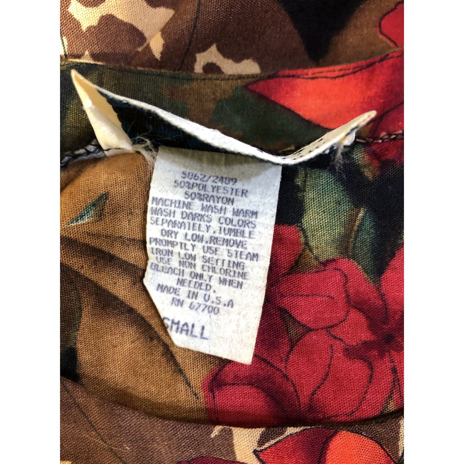Vintage Cristin Stevens Rayon Blouse Short Sleeve Red Floral Hawaiian Luau Womens S Size S / US 4 / IT 40 - 4 Thumbnail