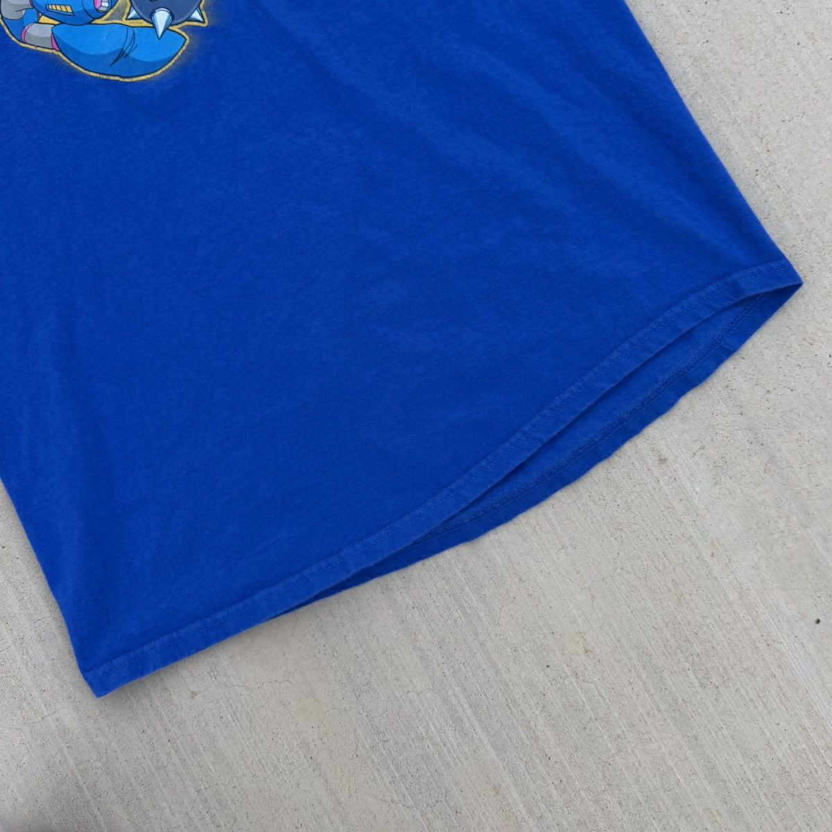 Vintage 2005 Mega Man Capcom T-Shirt Blue Size Large Y2K