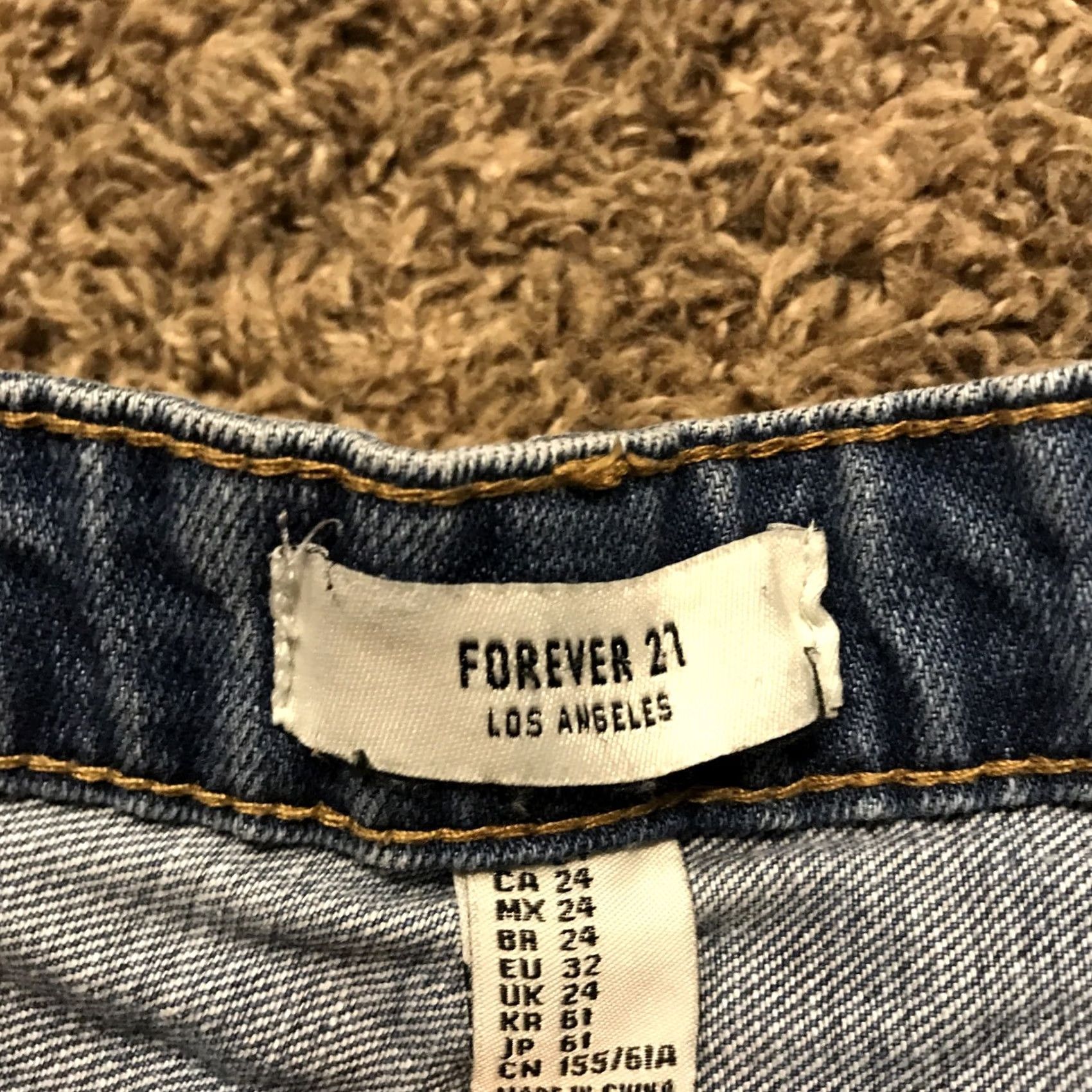 Forever 21 FOREVER 21 Womens Denim Short Shorts Button Fly 24 Regular Blue Cotton Casual Hot Pants Womens Size 42" / US 20 - 2 Thumbnail