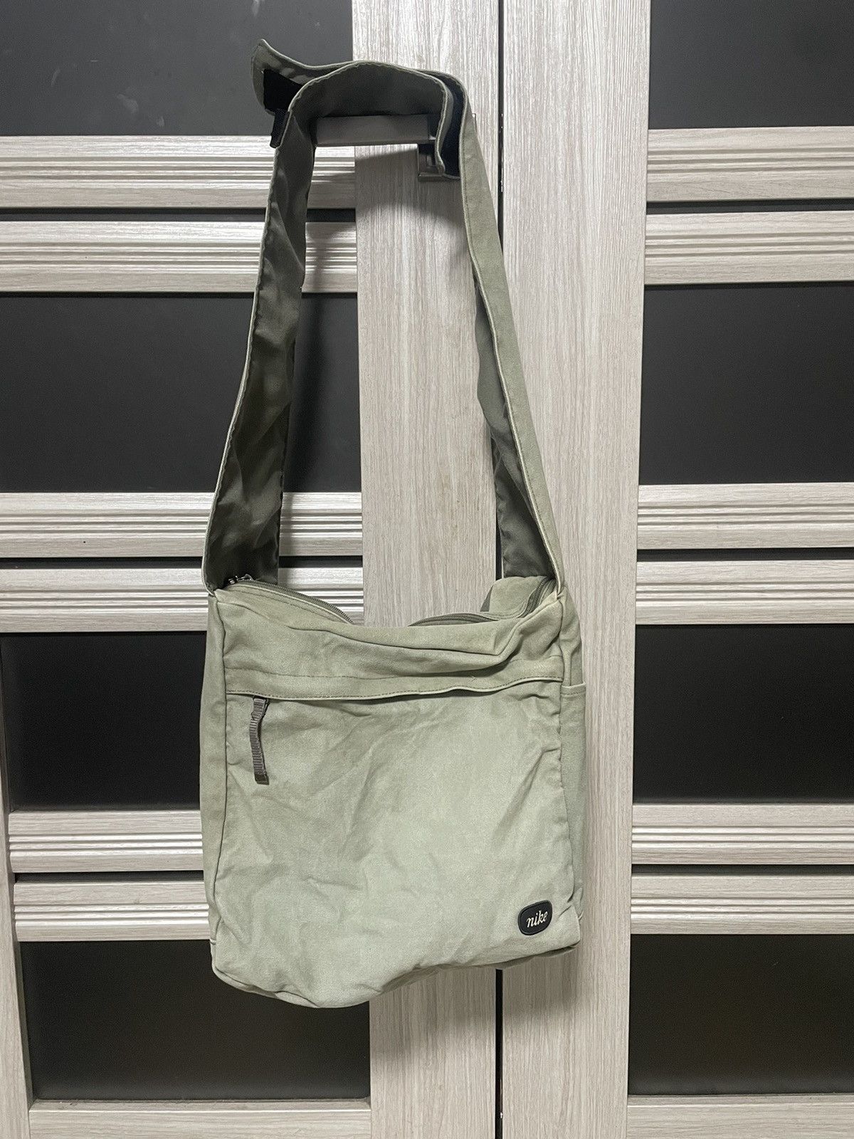 Nike Trashed 90s Nike Vintage Shoulder Big Bag Gorpcore Size ONE SIZE - 2 Thumbnail