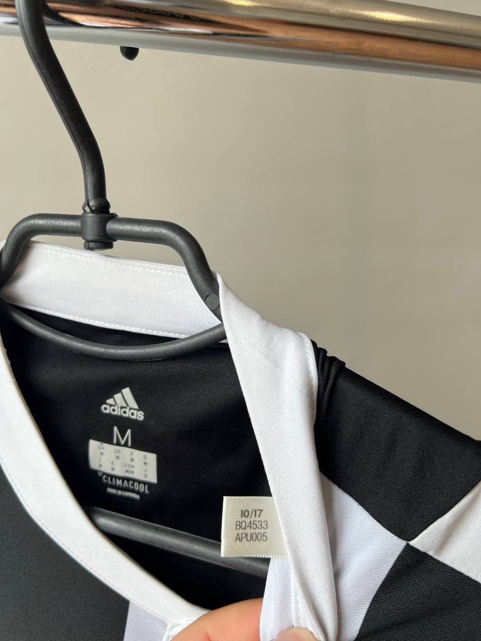 Adidas 2017/18 JUVENTUS FC HOME SOCCER JERSEY FOOTBALL SHIRT ADIDAS Size US M / EU 48-50 / 2 - 7 Thumbnail