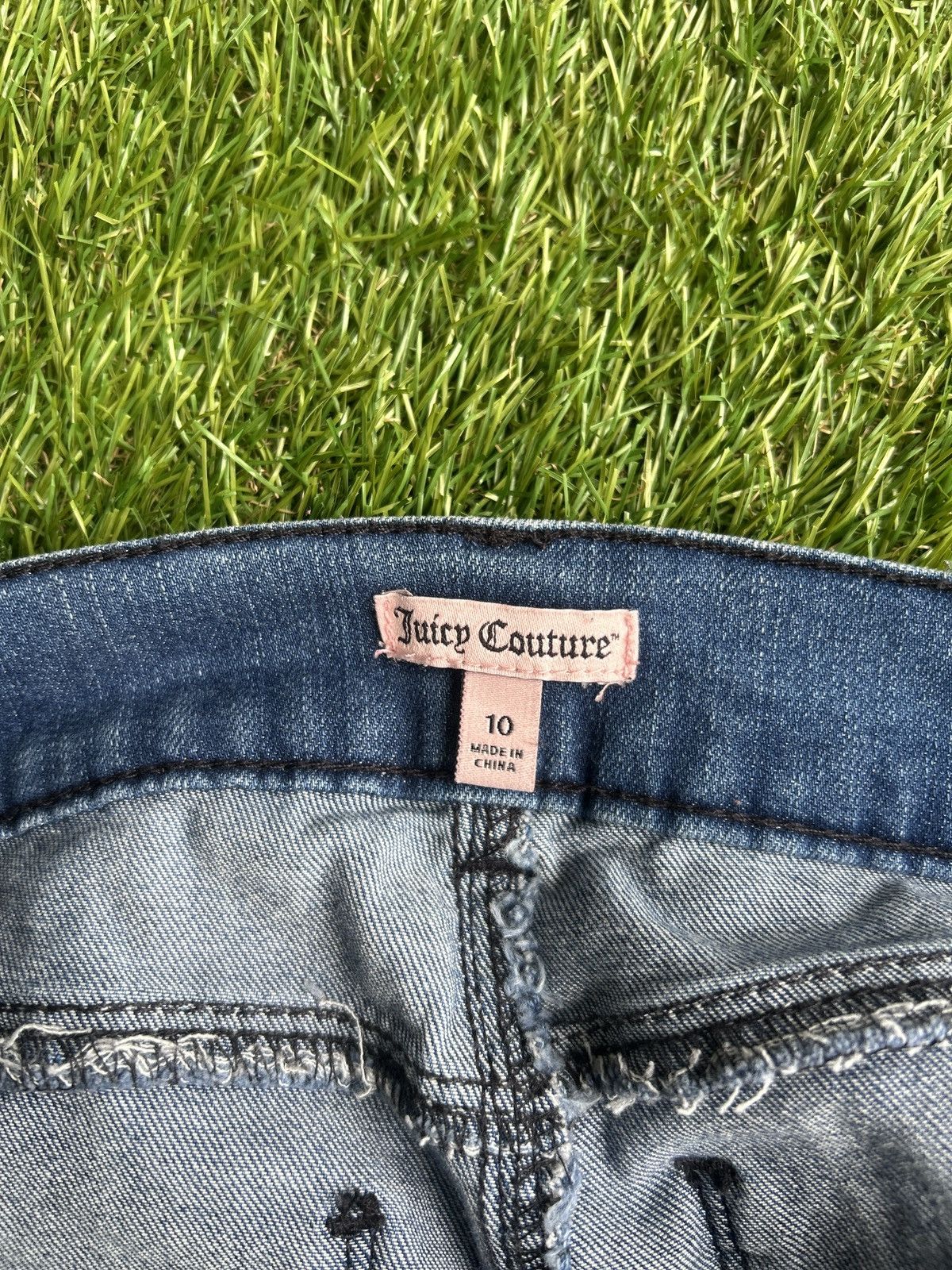 Juicy Couture JUICY COUTURE DISTRESSED LIGHT WASH SKINNY JEANS Size 32" / US 10 / IT 46 - 6 Thumbnail