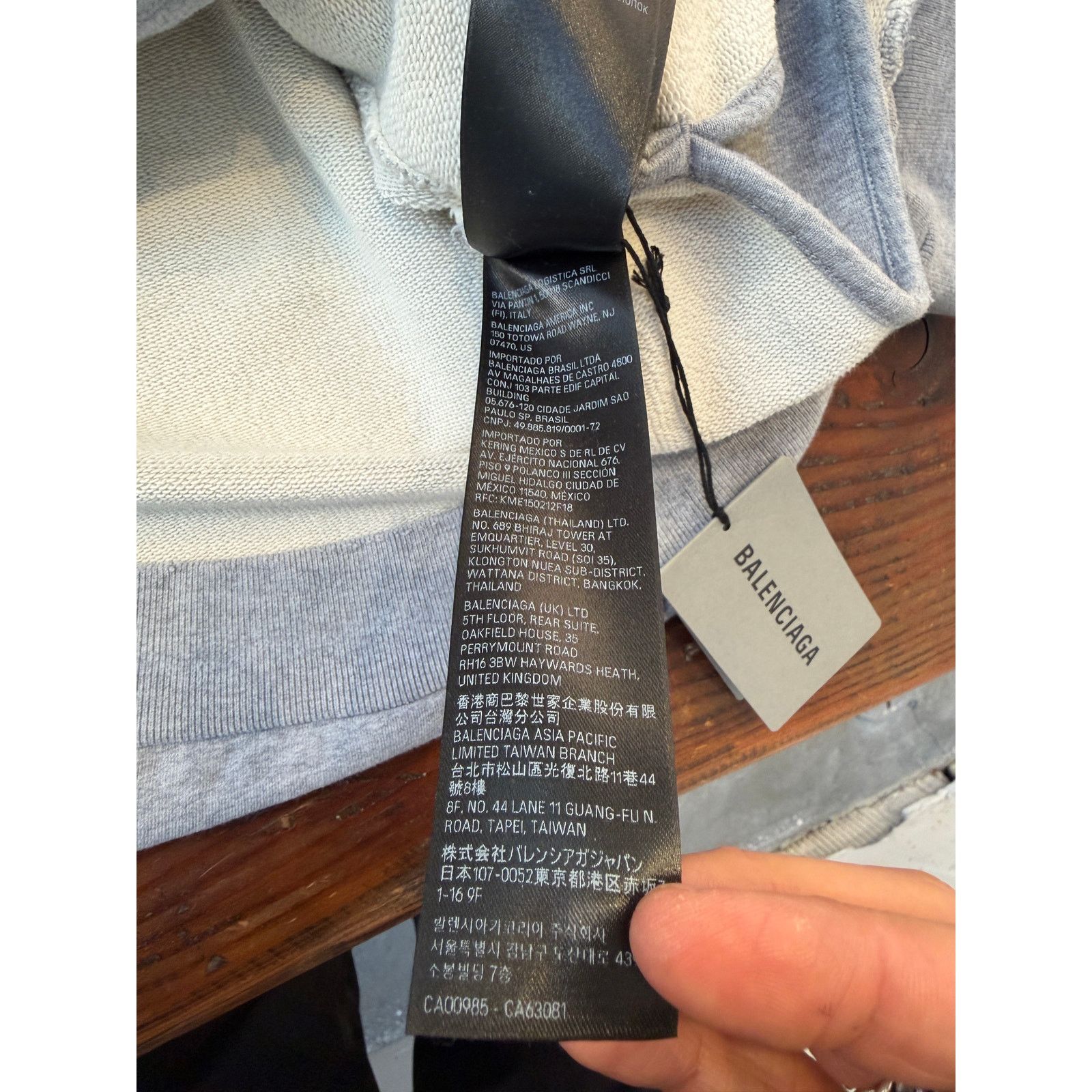 Balenciaga Balenciaga Distressed Tape Hoodie Size US XXL / EU 58 / 5 - 11 Thumbnail