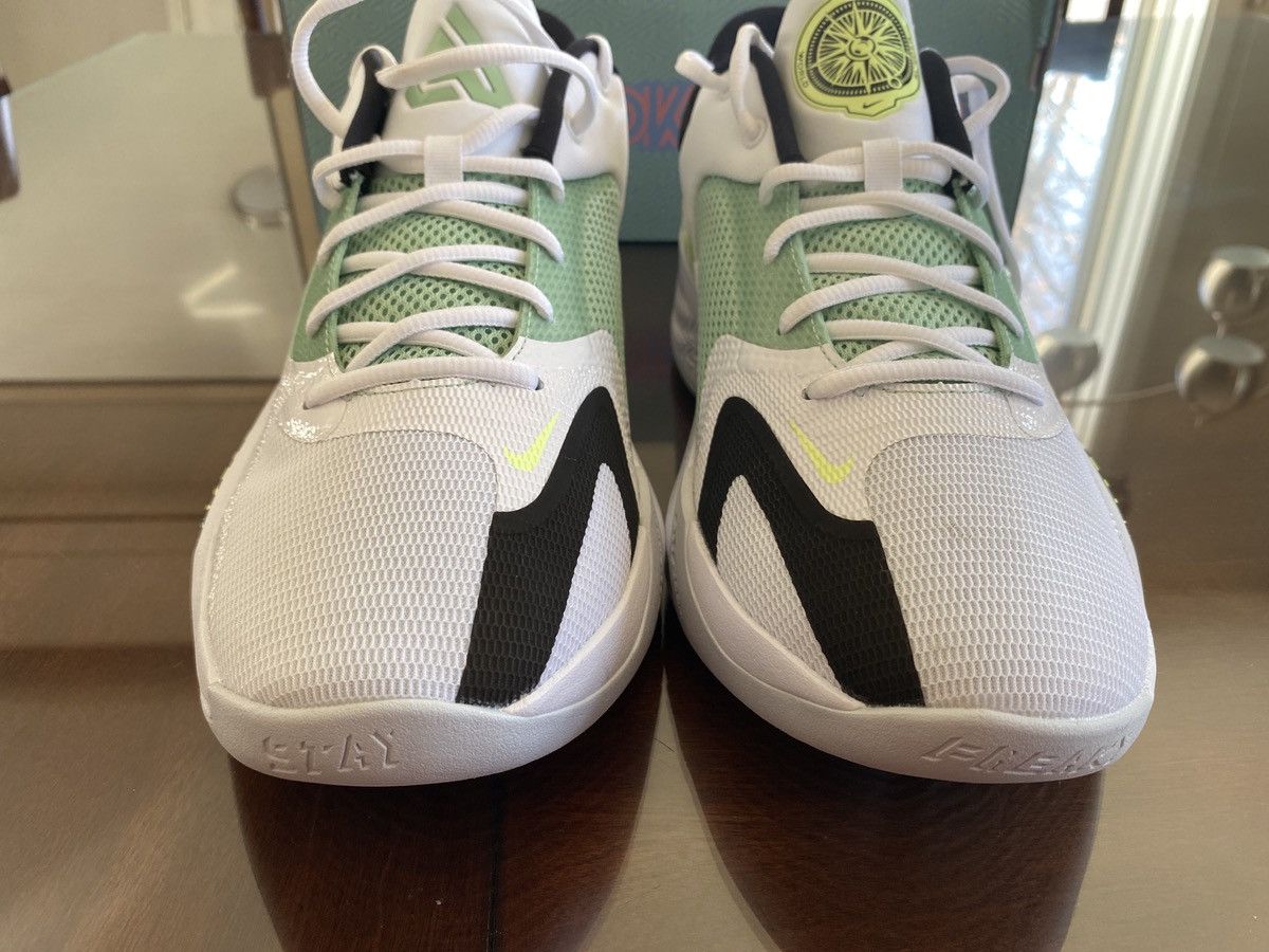 Nike Nike Zoom Freak 4 barely Volt Size US 11.5 / EU 44-45 - 9 Thumbnail