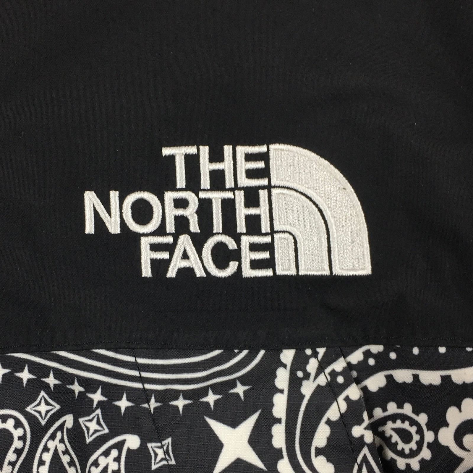 Supreme 2014 Supreme x The North Face Black Bandana Mountain Light Size US M / EU 48-50 / 2 - 5 Thumbnail