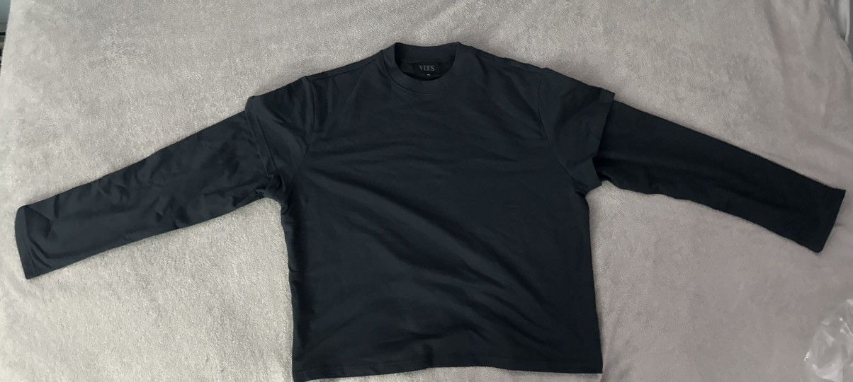 Vintage Navy/black long sleeve t shirt with rose pattern Size US M / EU 48-50 / 2 - 4 Thumbnail