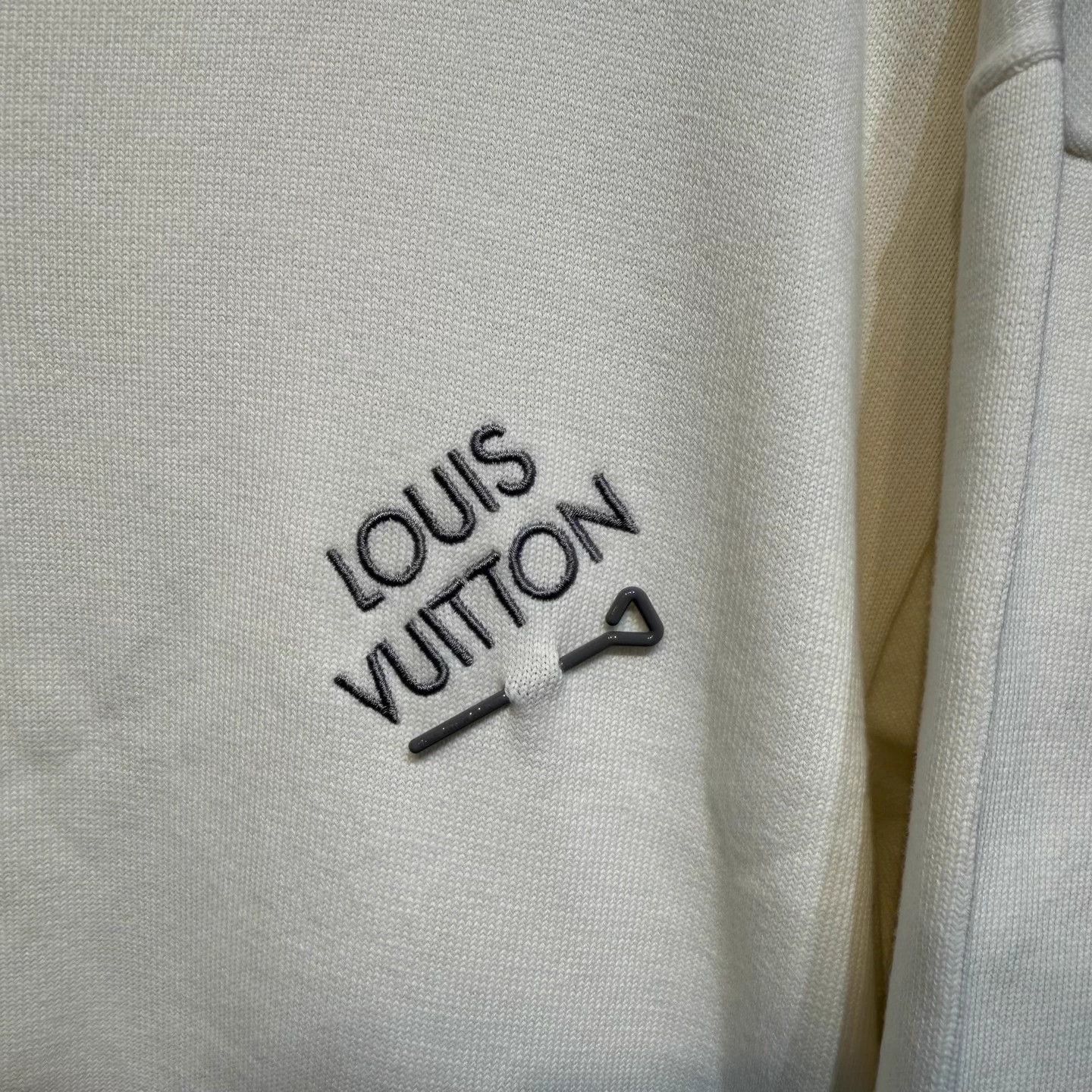 Louis Vuitton LV Gray Pin Short-Sleeve Tee XXL New w/ Tags Size US XL / EU 56 / 4 - 4 Thumbnail