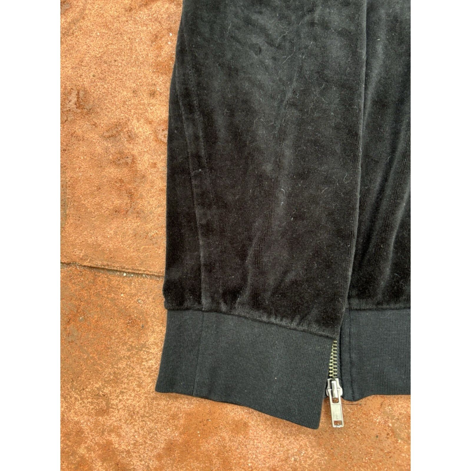 Vince Vince Velour Crewneck Sweatshirt Medium Black Womens Blouse Crew Neck Pullover Casual Long Sleeve Pattern: Solid Size M / US 6-8 / IT 42-44 - 4 Thumbnail